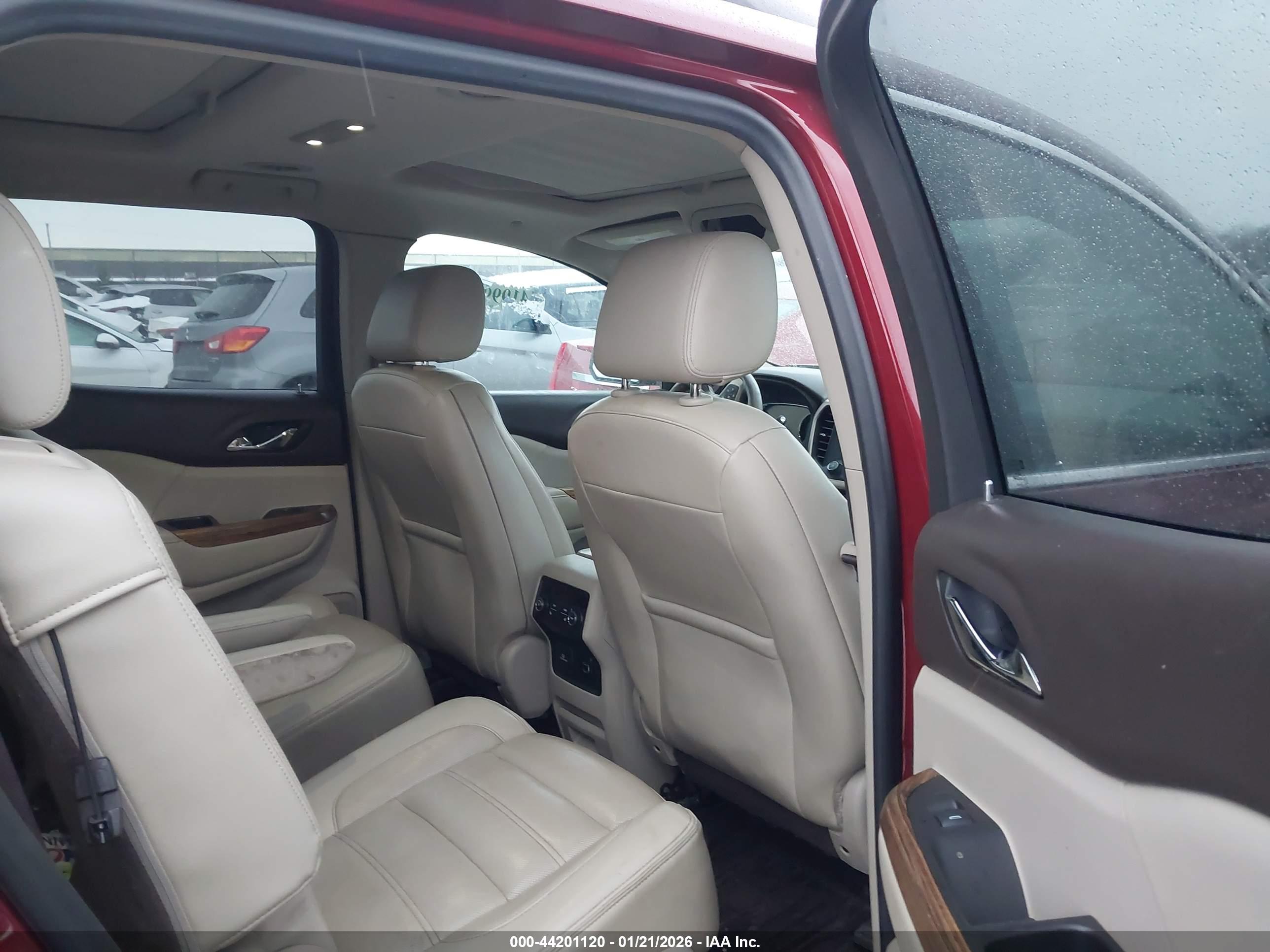 GMC ACADIA image 8