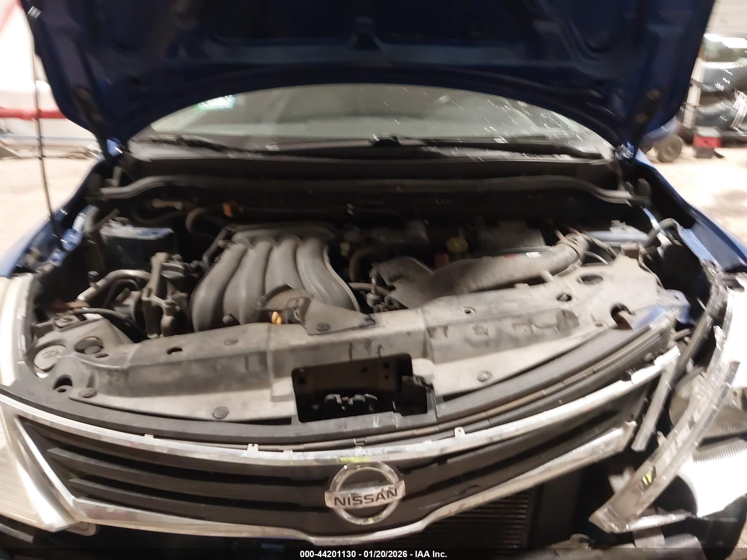 NISSAN VERSA image 10