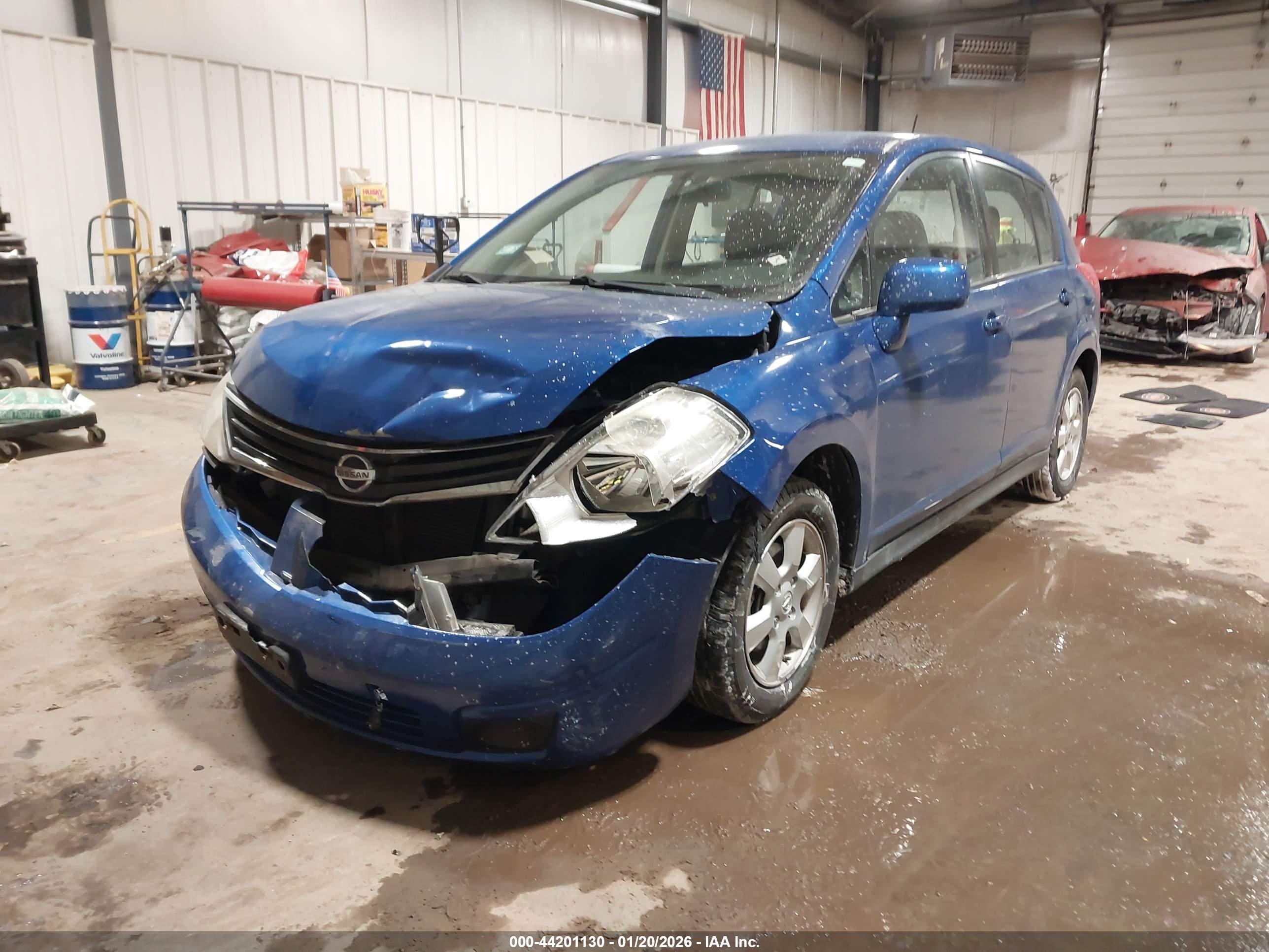 NISSAN VERSA image 2