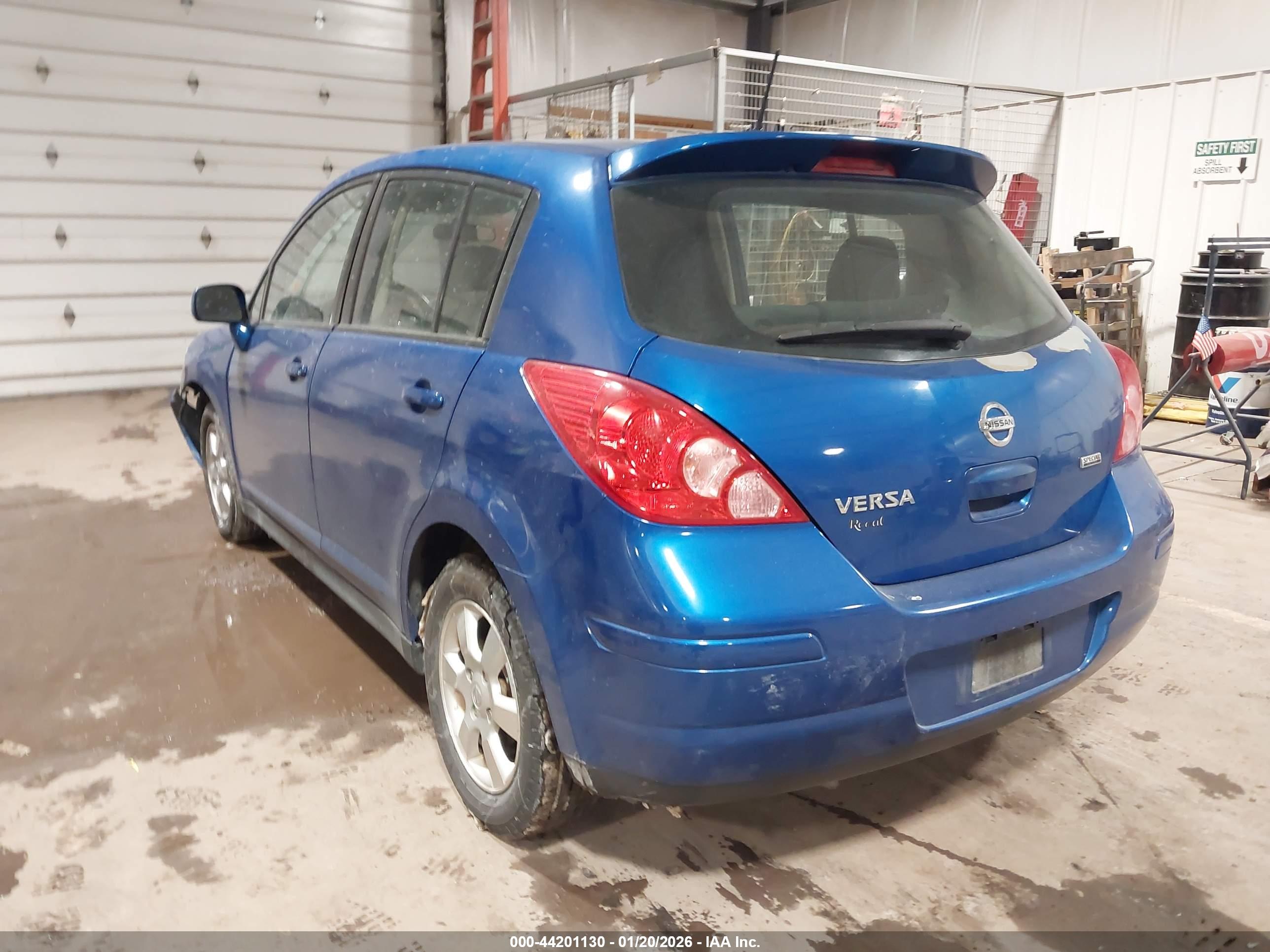 NISSAN VERSA image 3