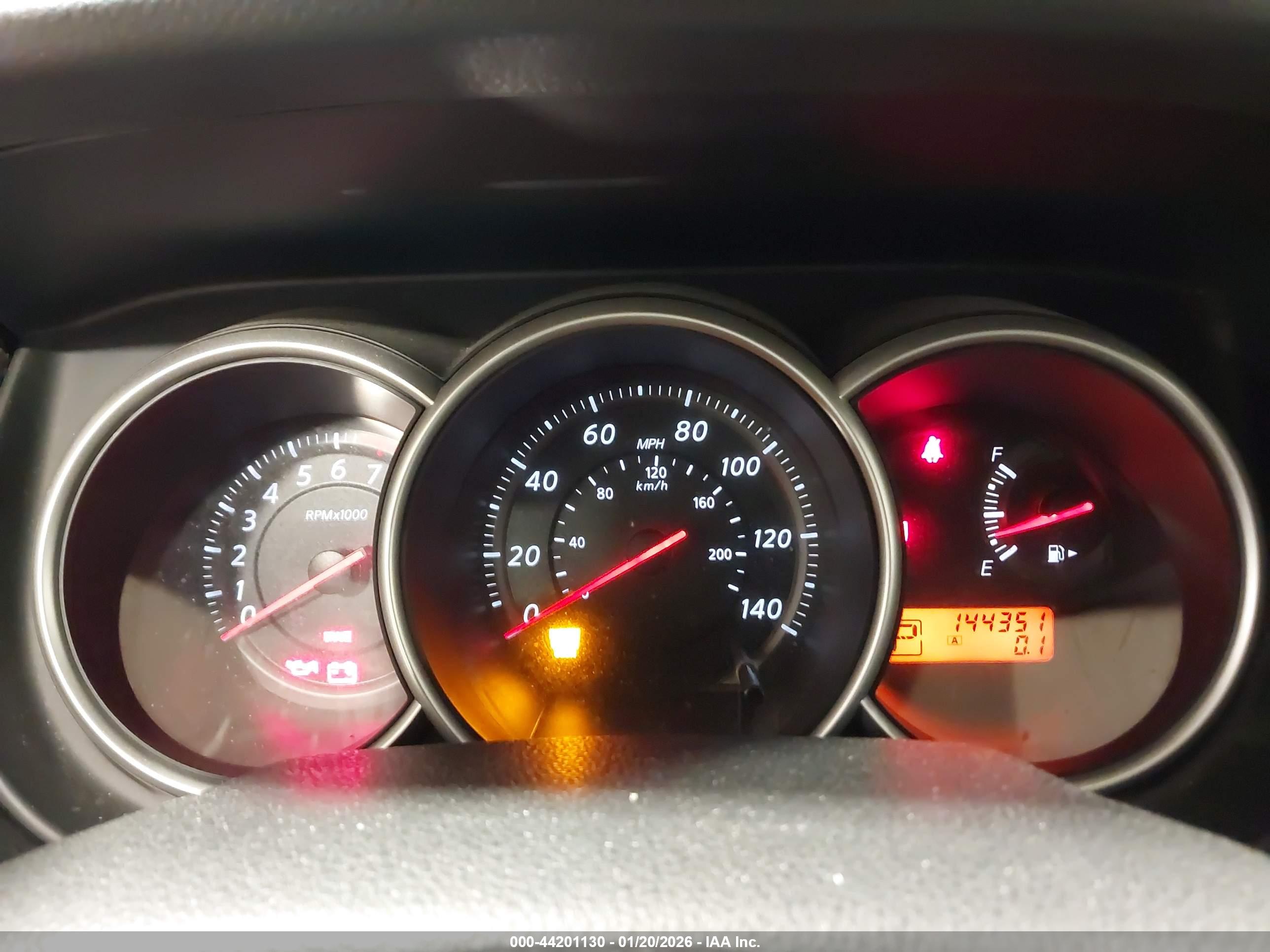 NISSAN VERSA image 7