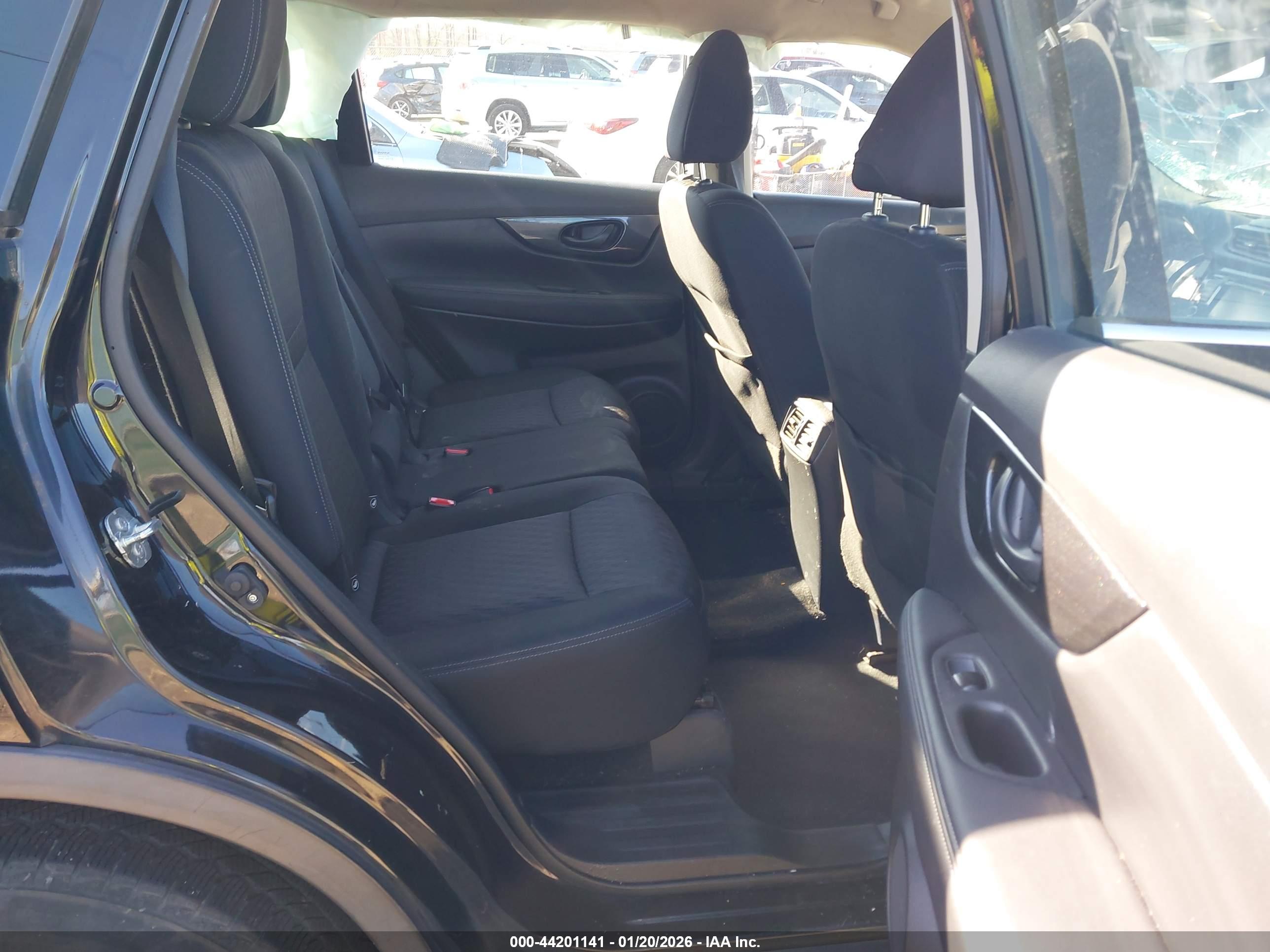 NISSAN ROGUE image 8