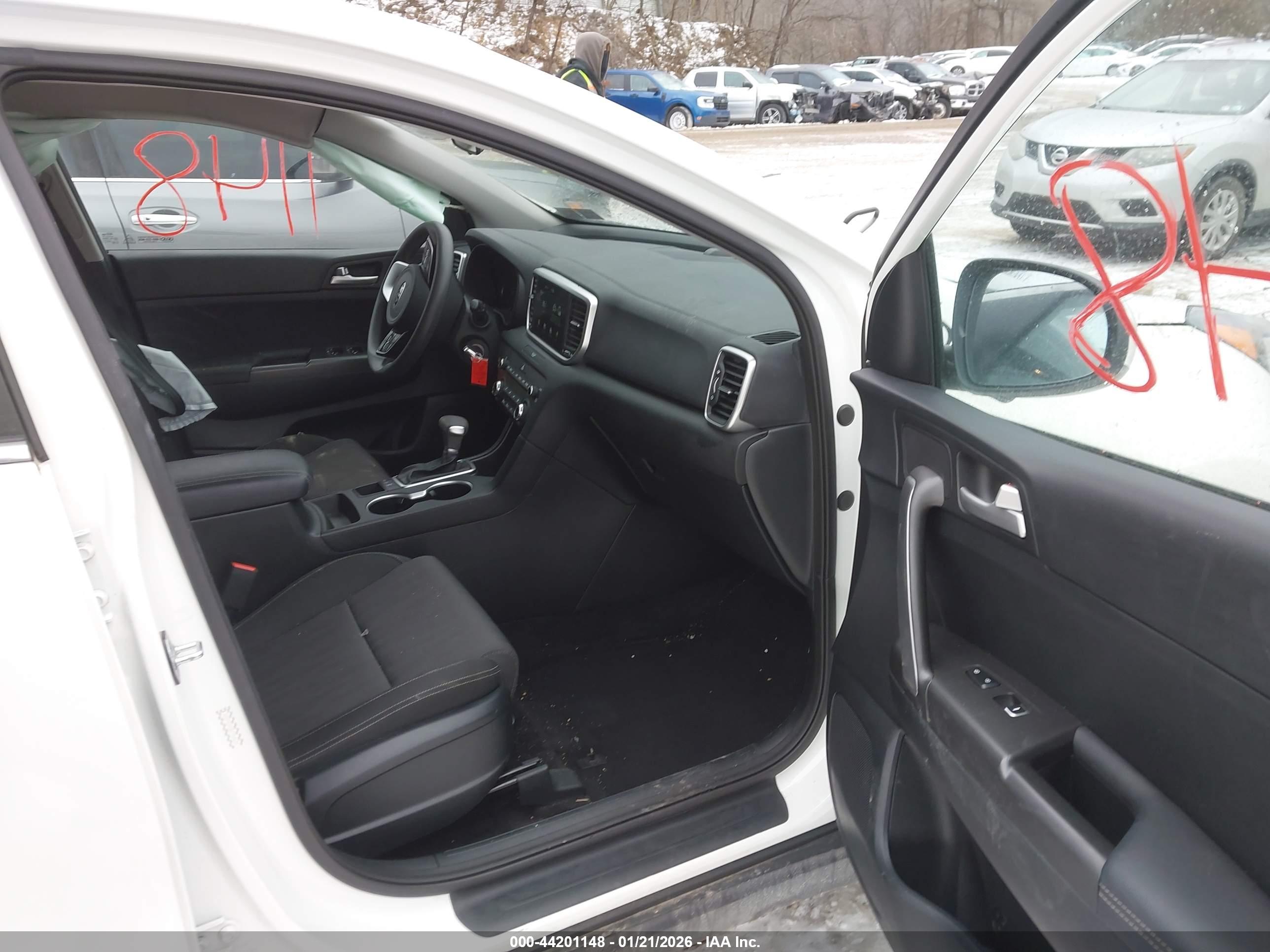 KIA SPORTAGE image 5