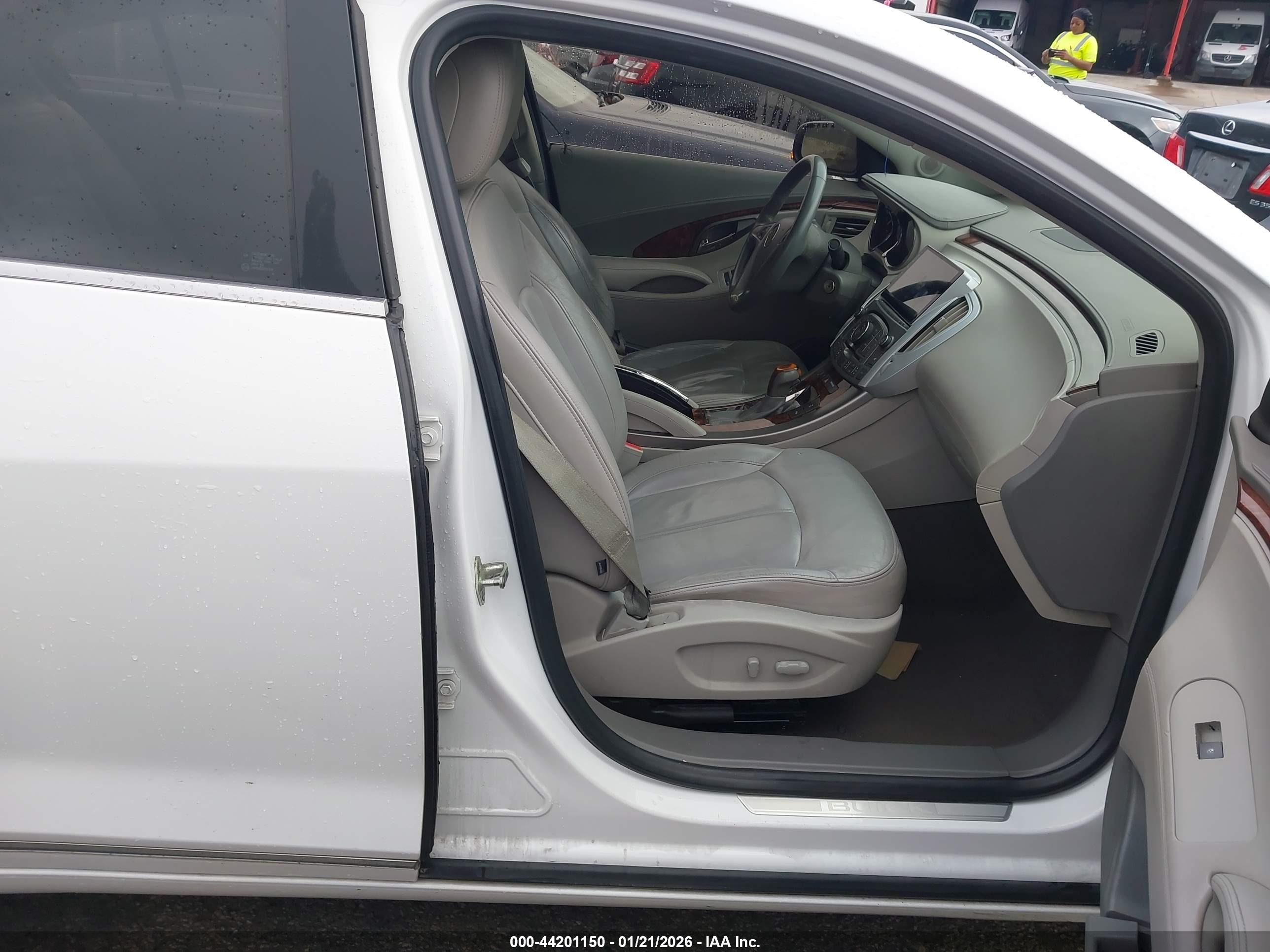 BUICK LACROSSE image 5