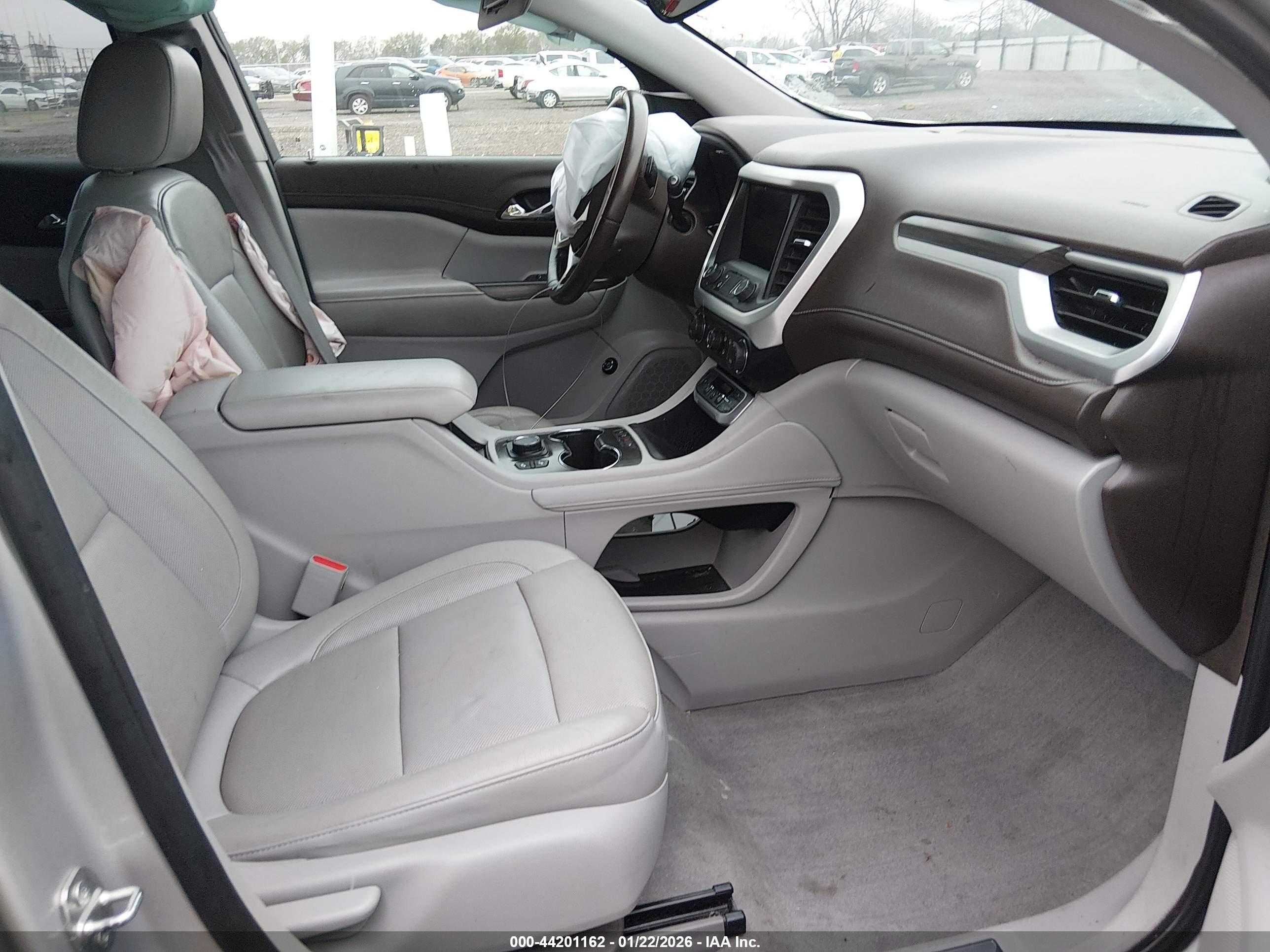 GMC ACADIA image 5