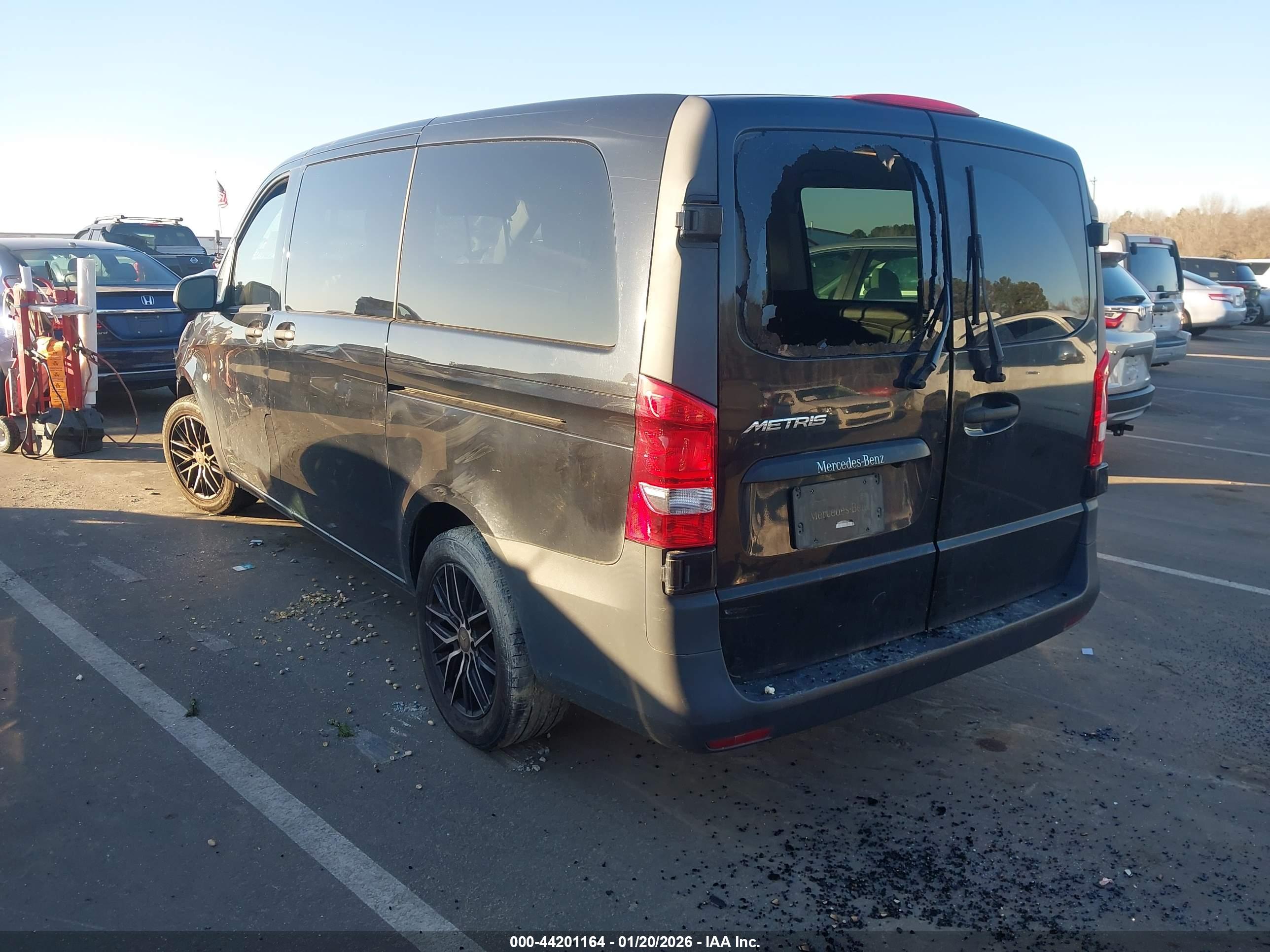 MERCEDES-BENZ METRIS image 3