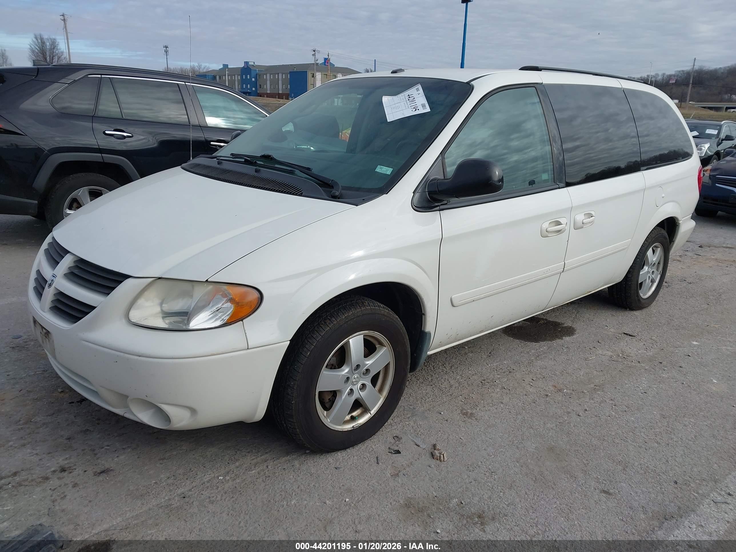 DODGE GRAND image 2