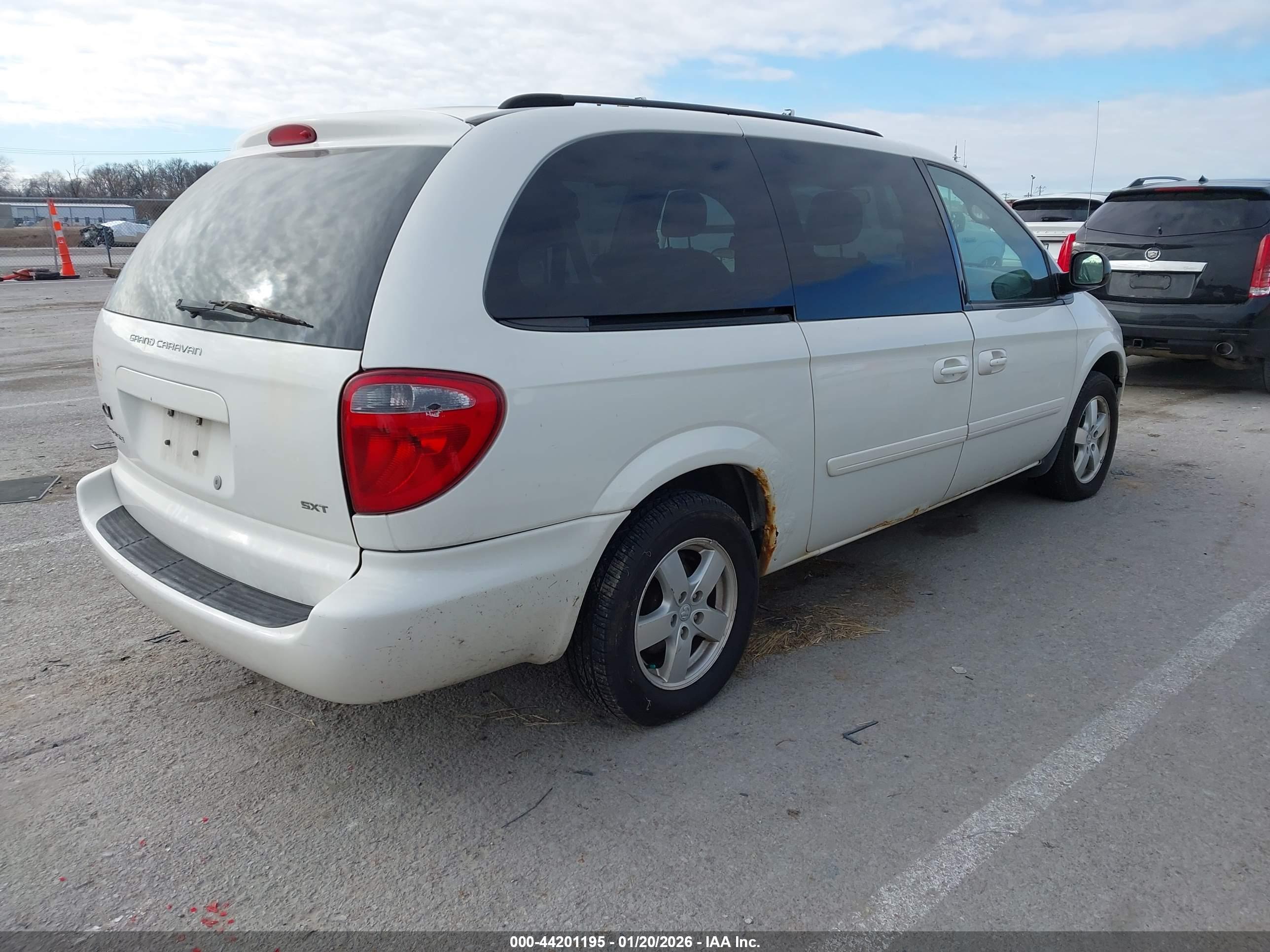 DODGE GRAND image 4