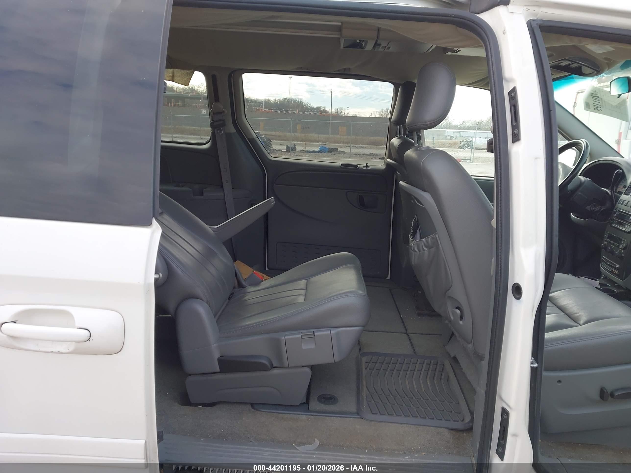 DODGE GRAND image 8