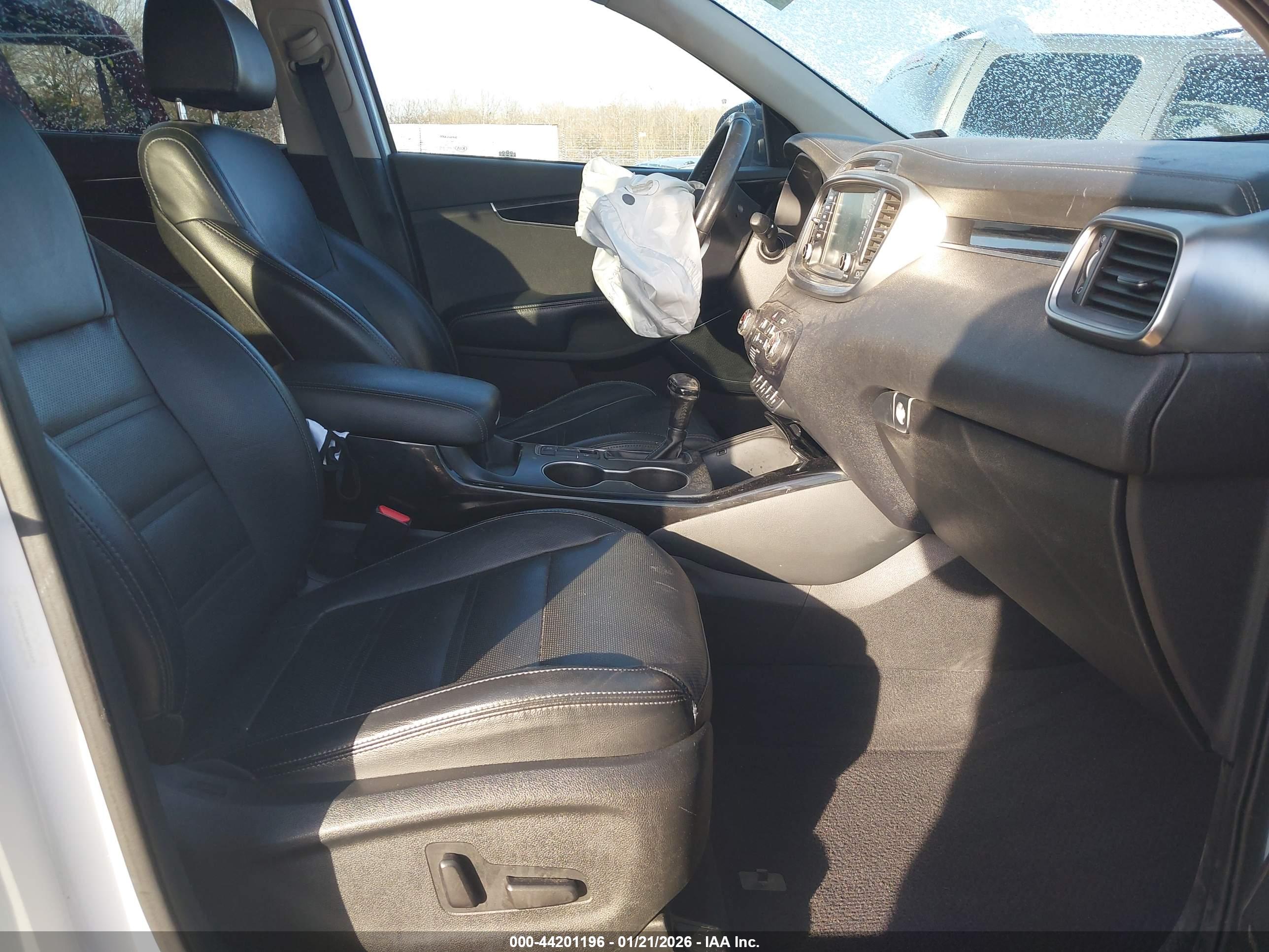 KIA SORENTO image 5