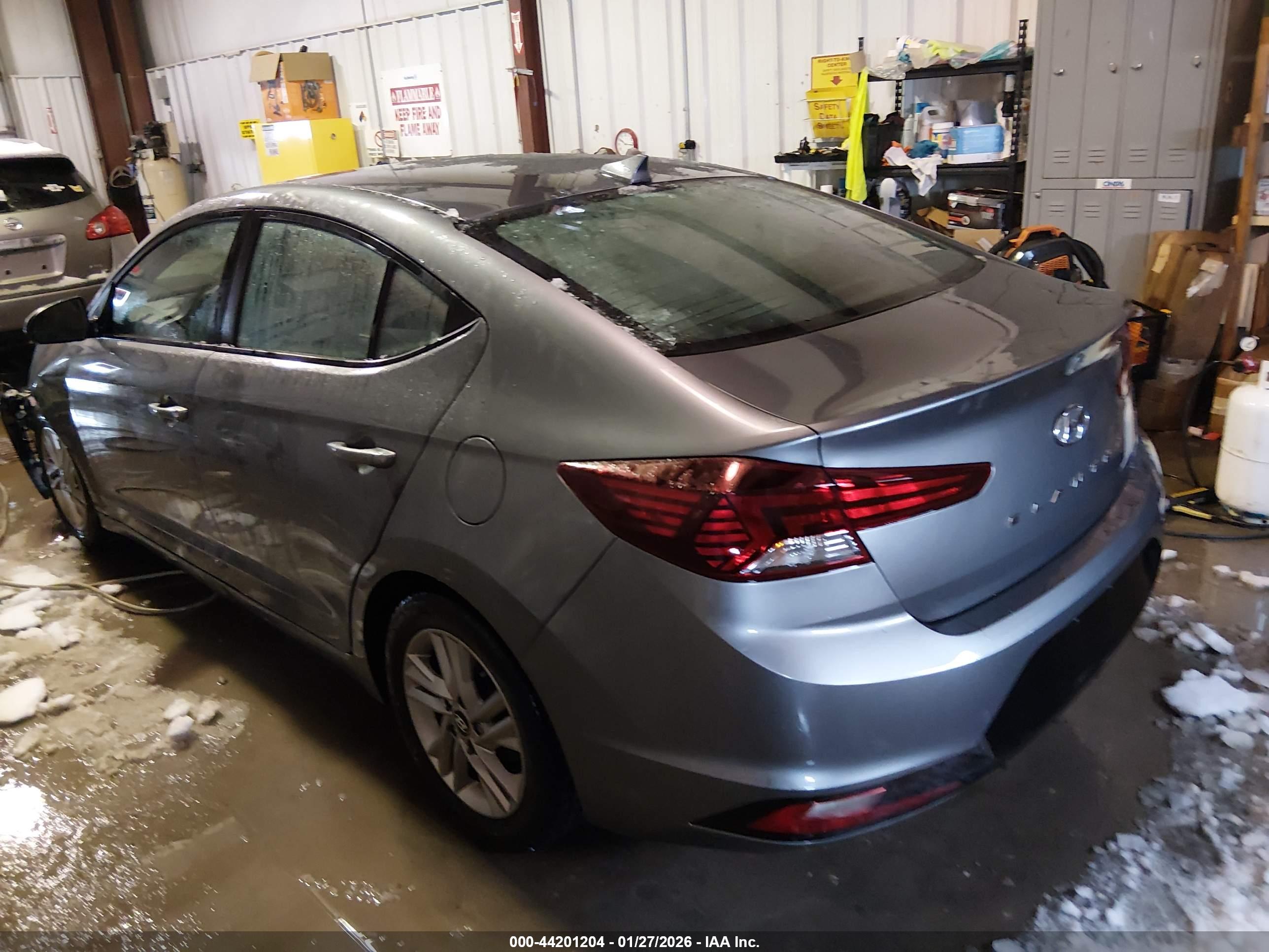 HYUNDAI ELANTRA image 3