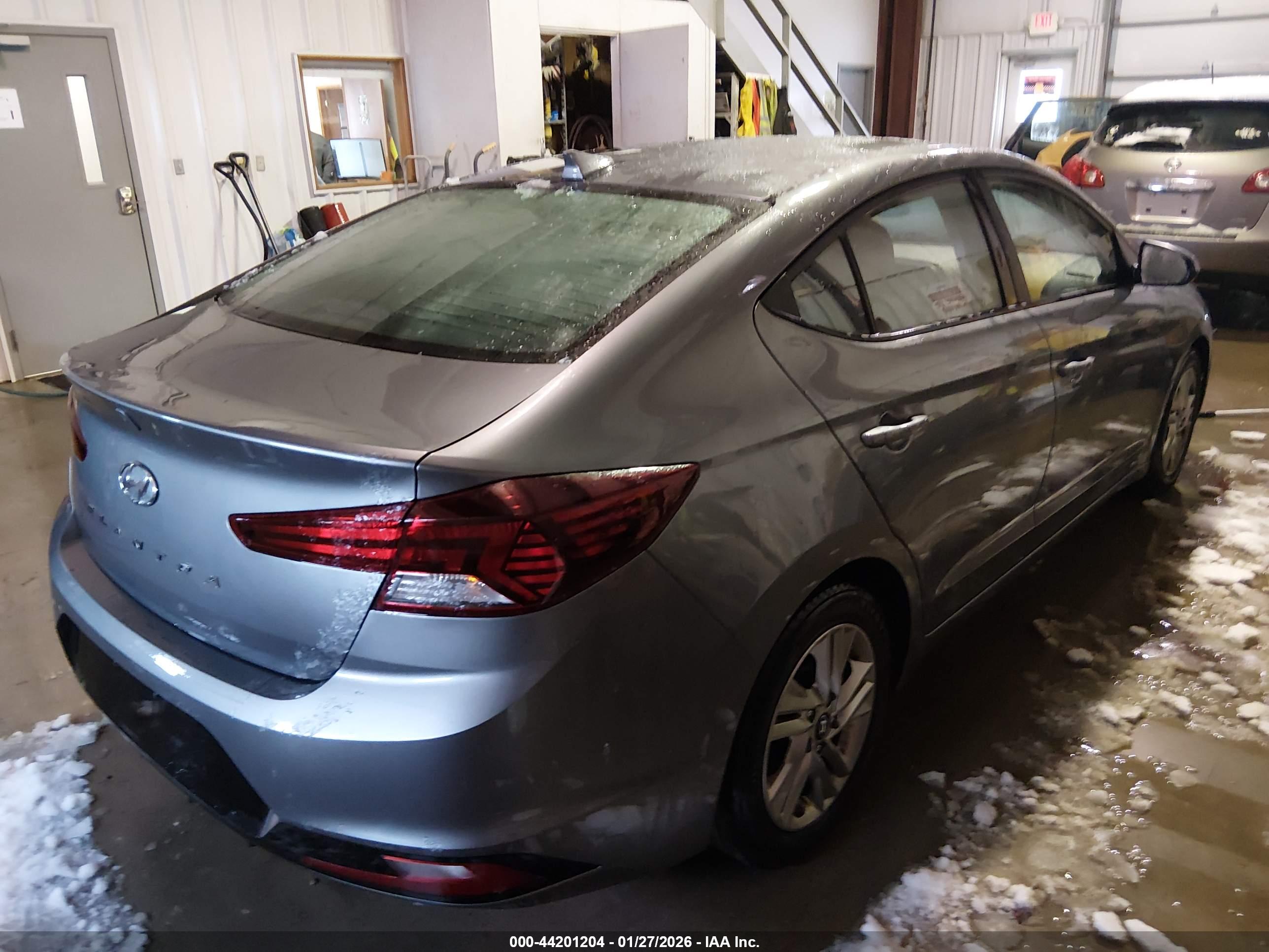 HYUNDAI ELANTRA image 4