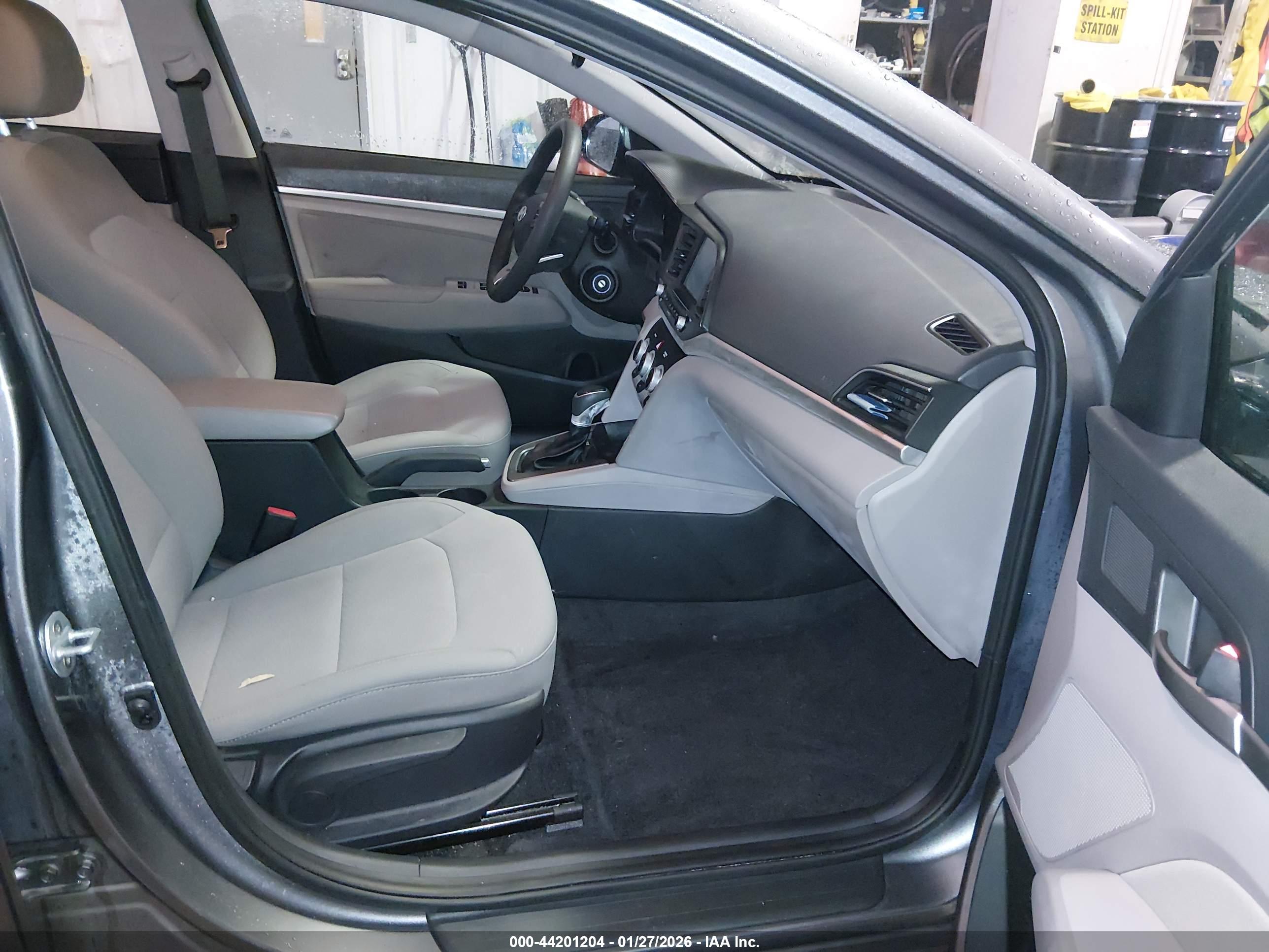 HYUNDAI ELANTRA image 5