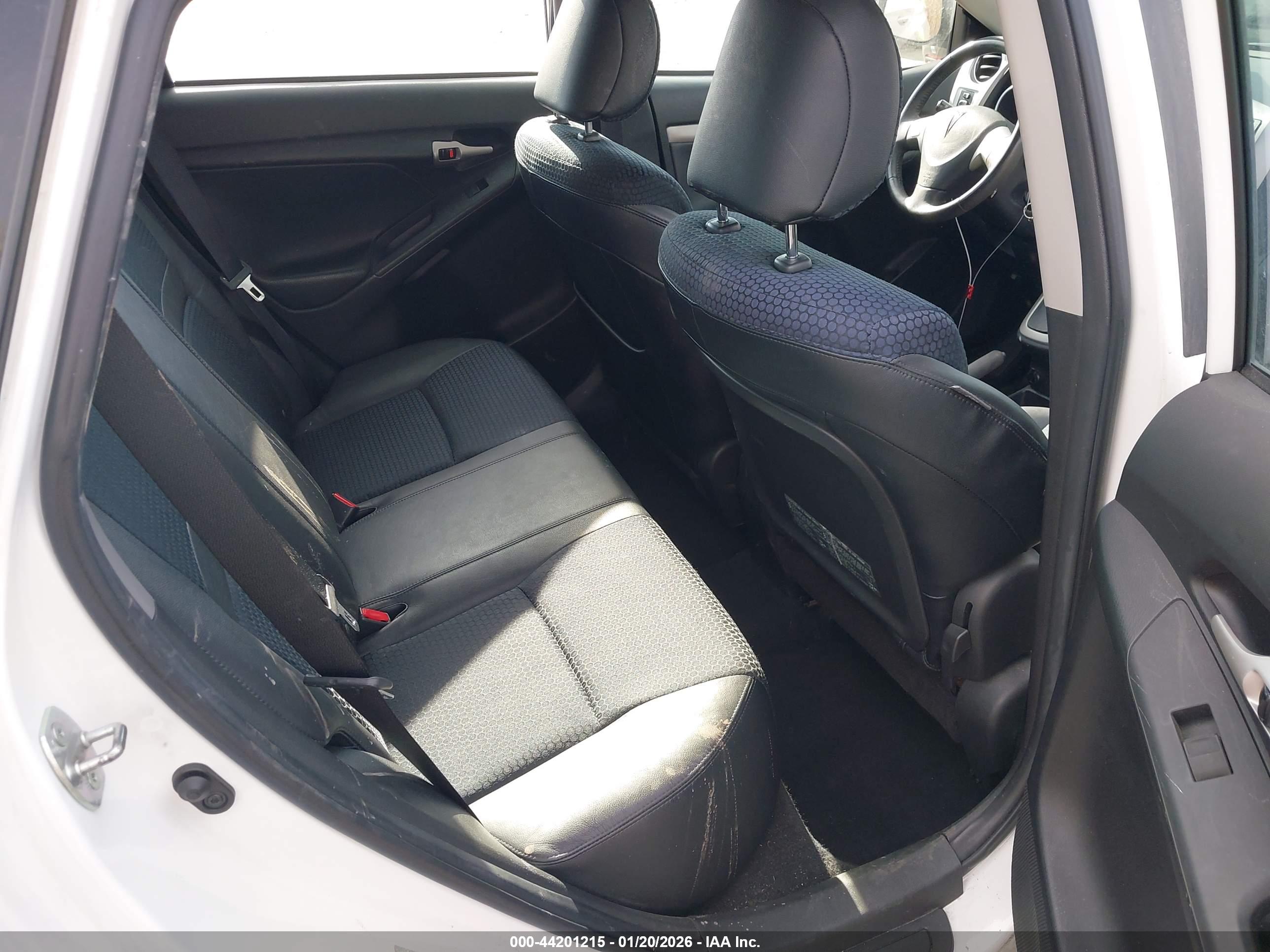 PONTIAC VIBE image 8