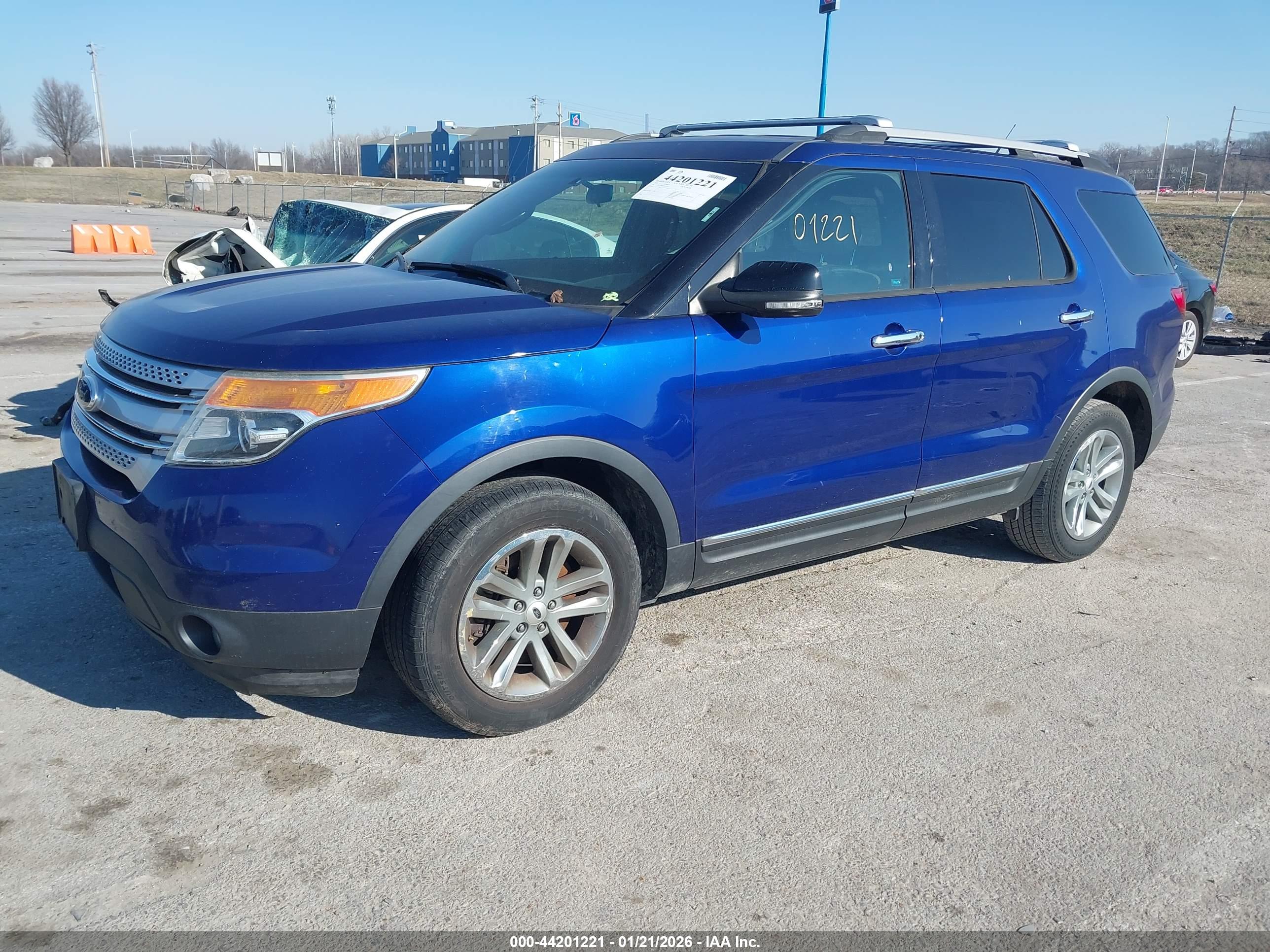FORD EXPLORER image 2