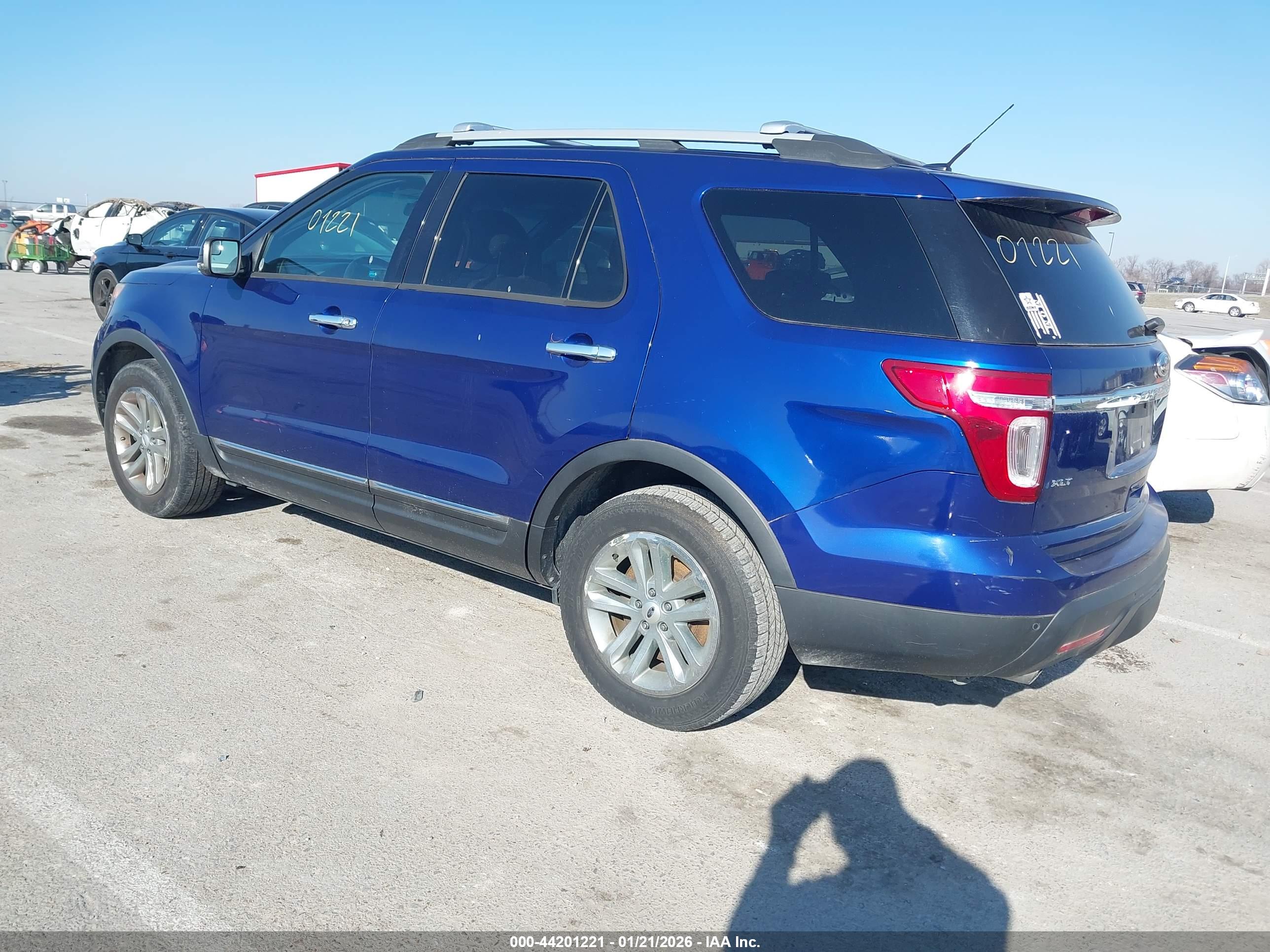 FORD EXPLORER image 3