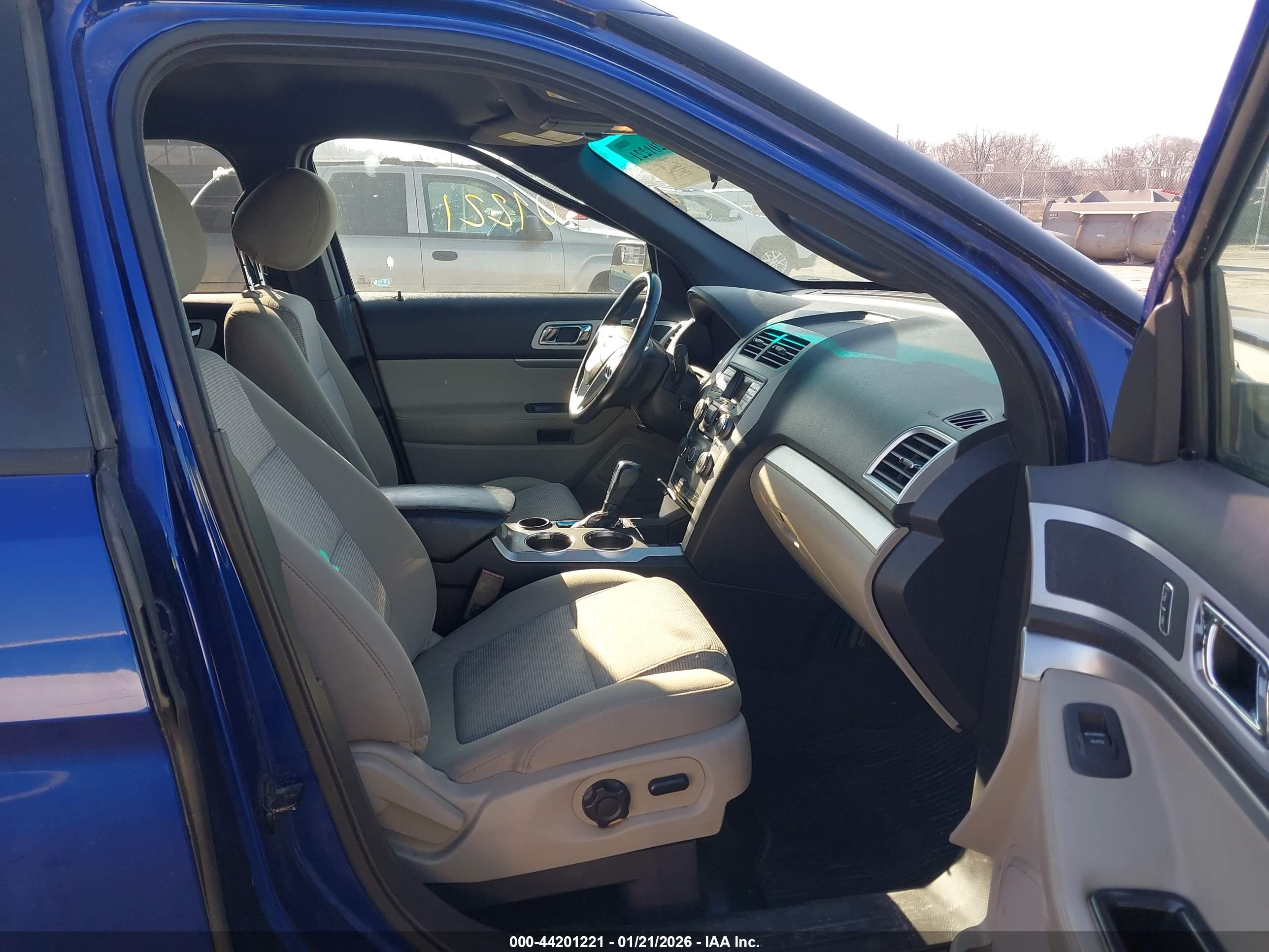 FORD EXPLORER image 5