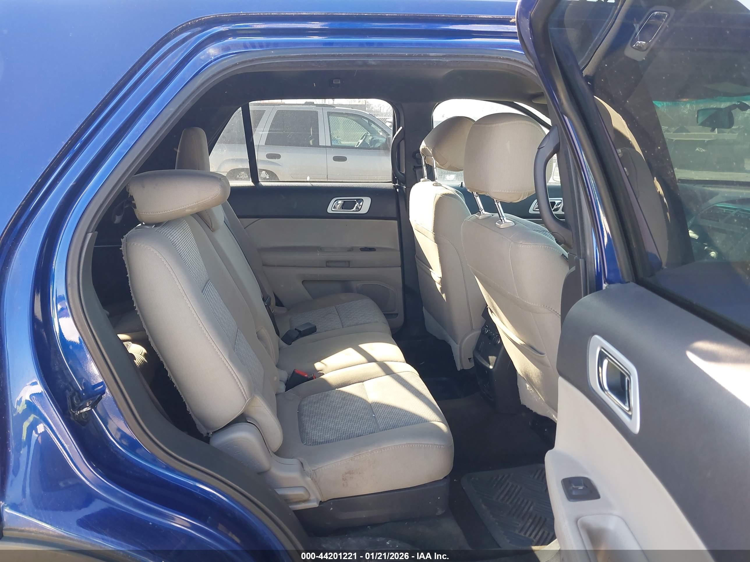 FORD EXPLORER image 8