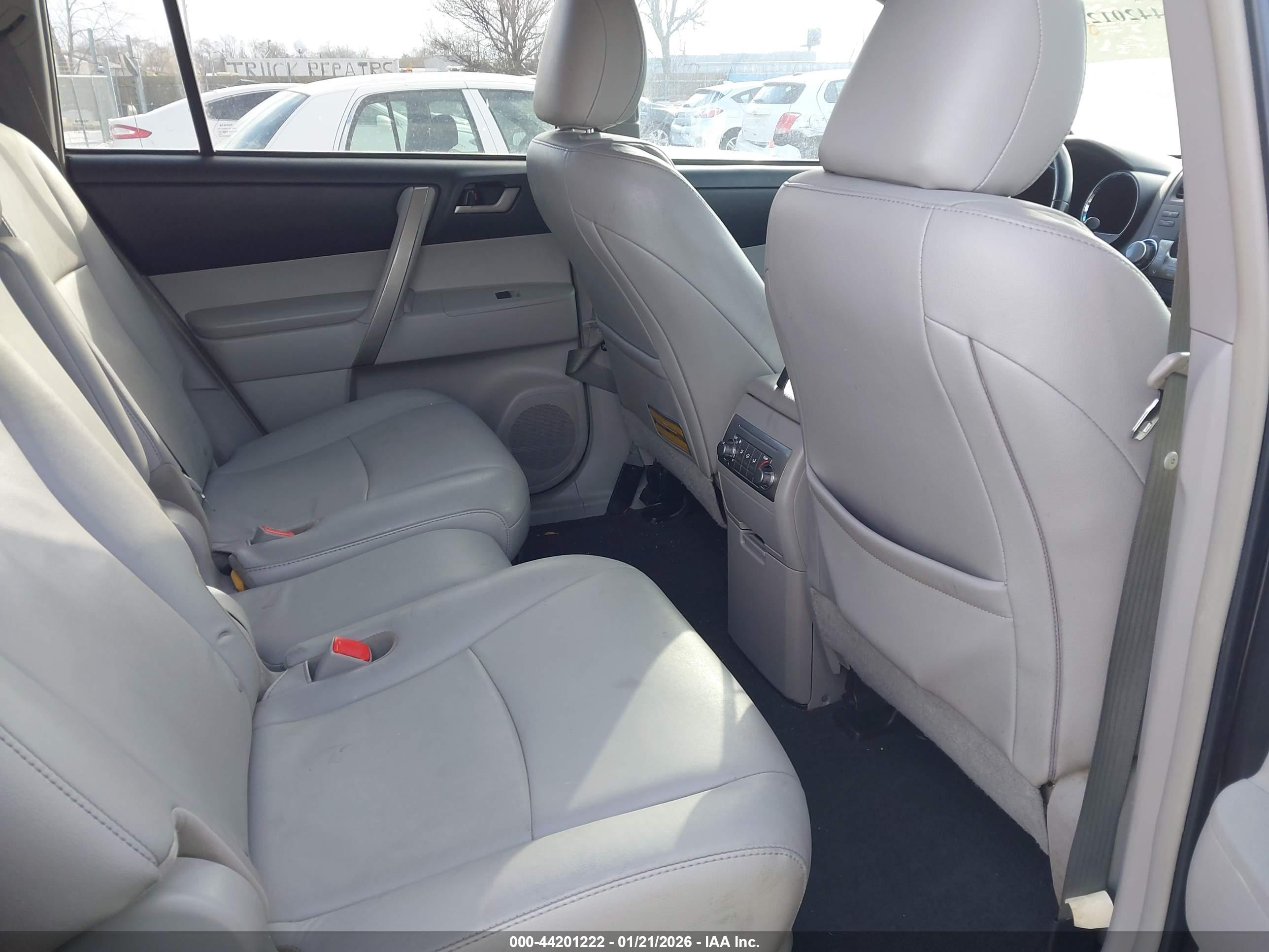 TOYOTA HIGHLANDER image 8