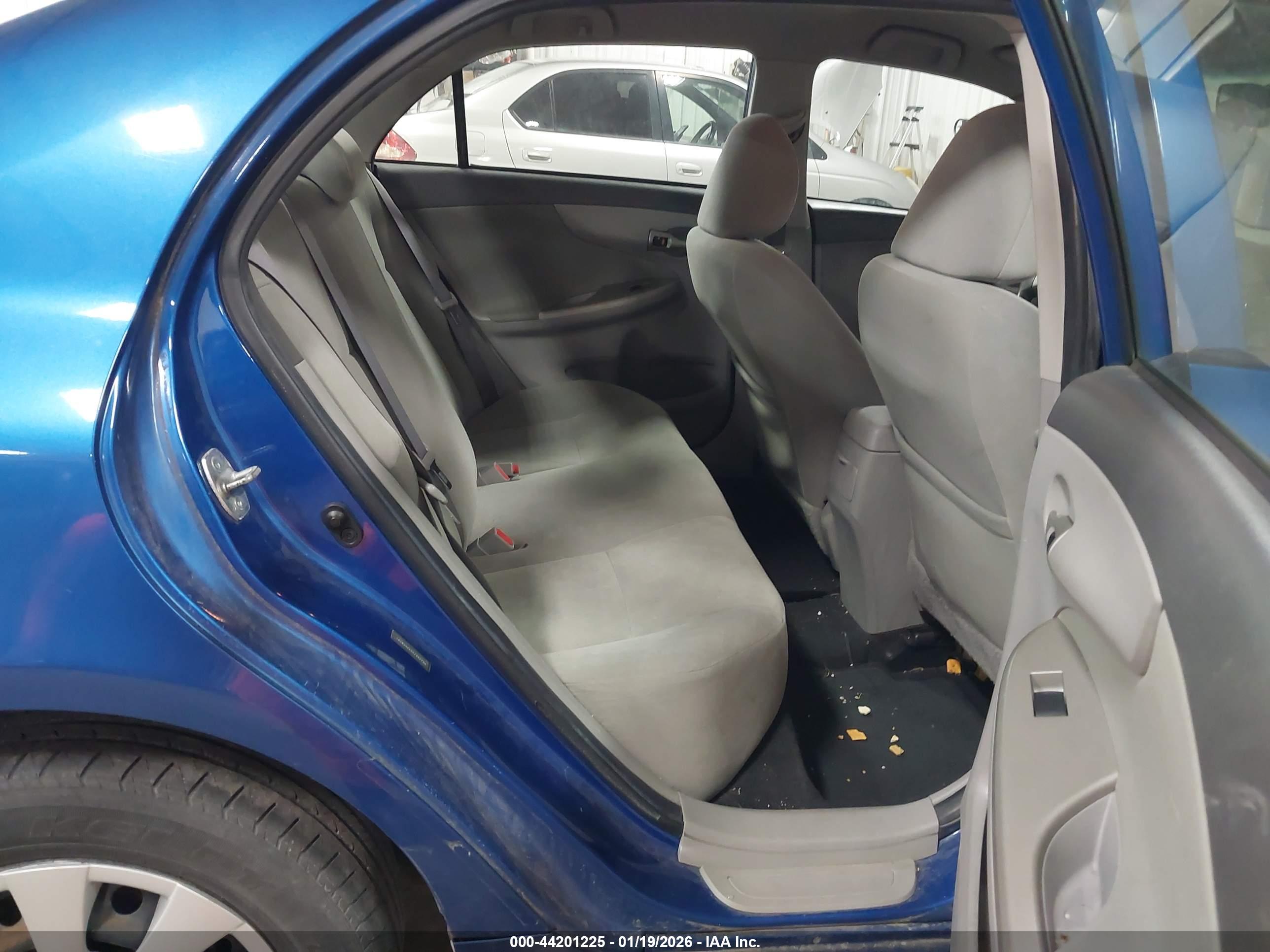 TOYOTA COROLLA image 8