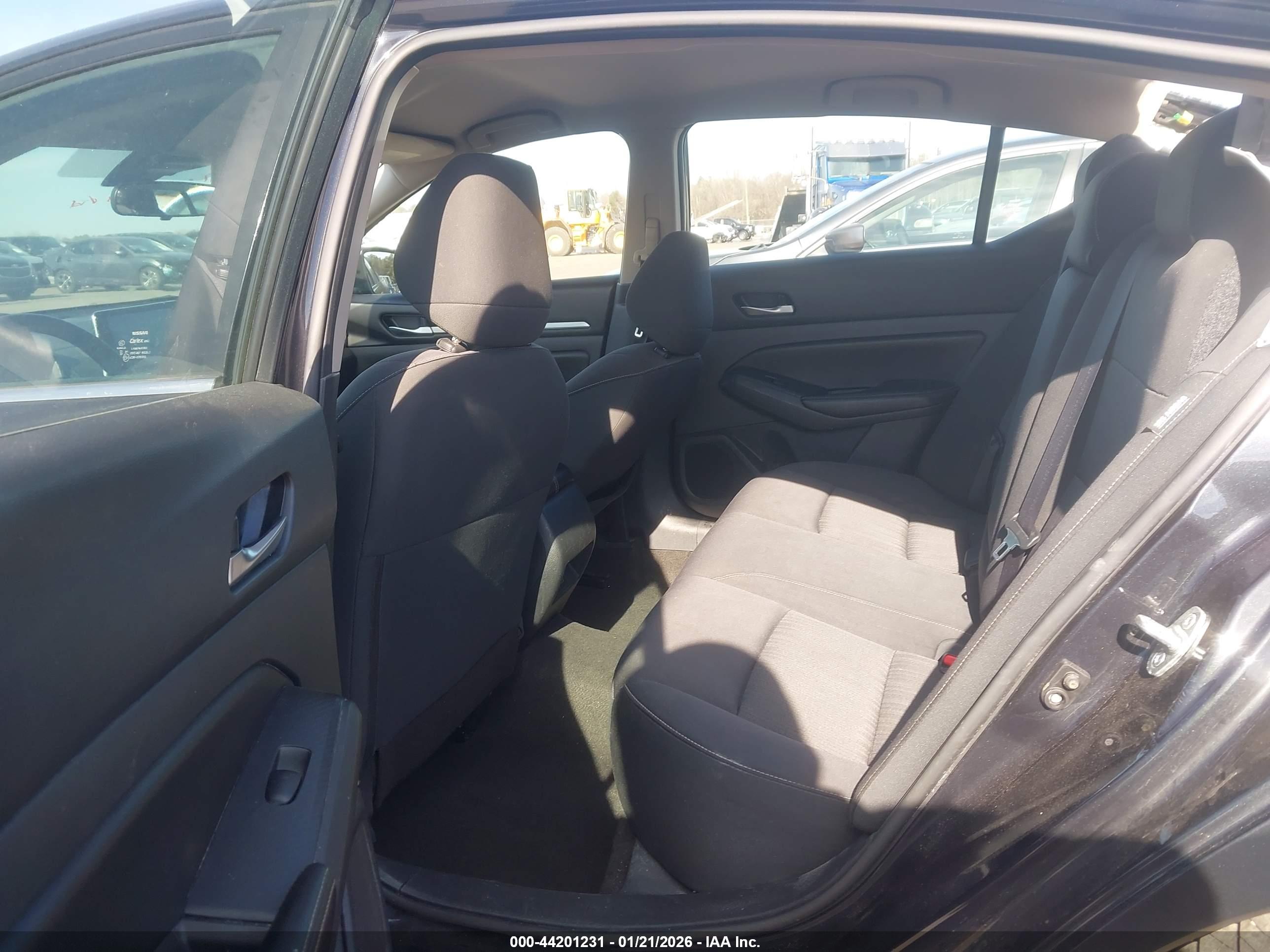 NISSAN ALTIMA image 8