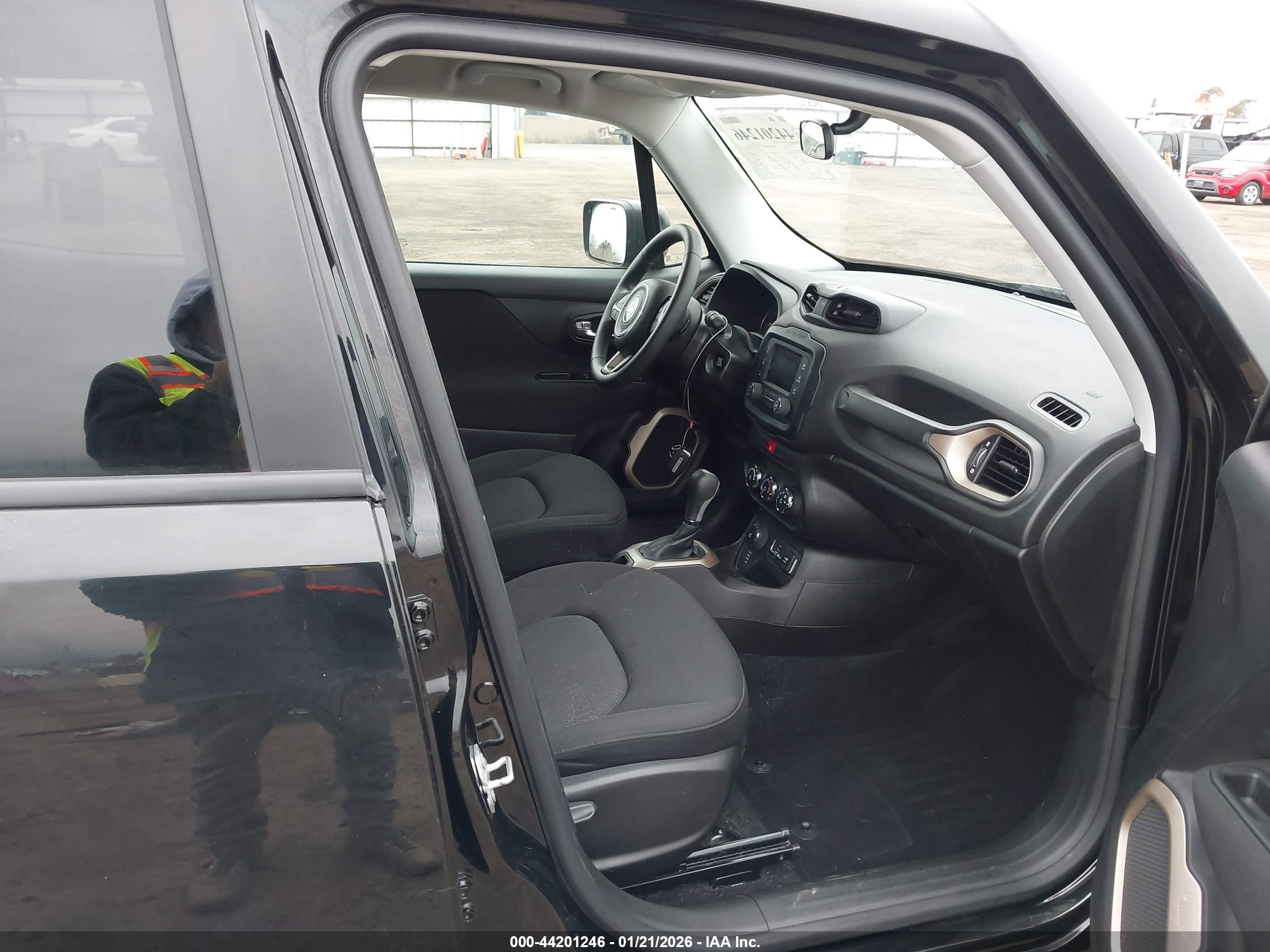 JEEP RENEGADE image 5