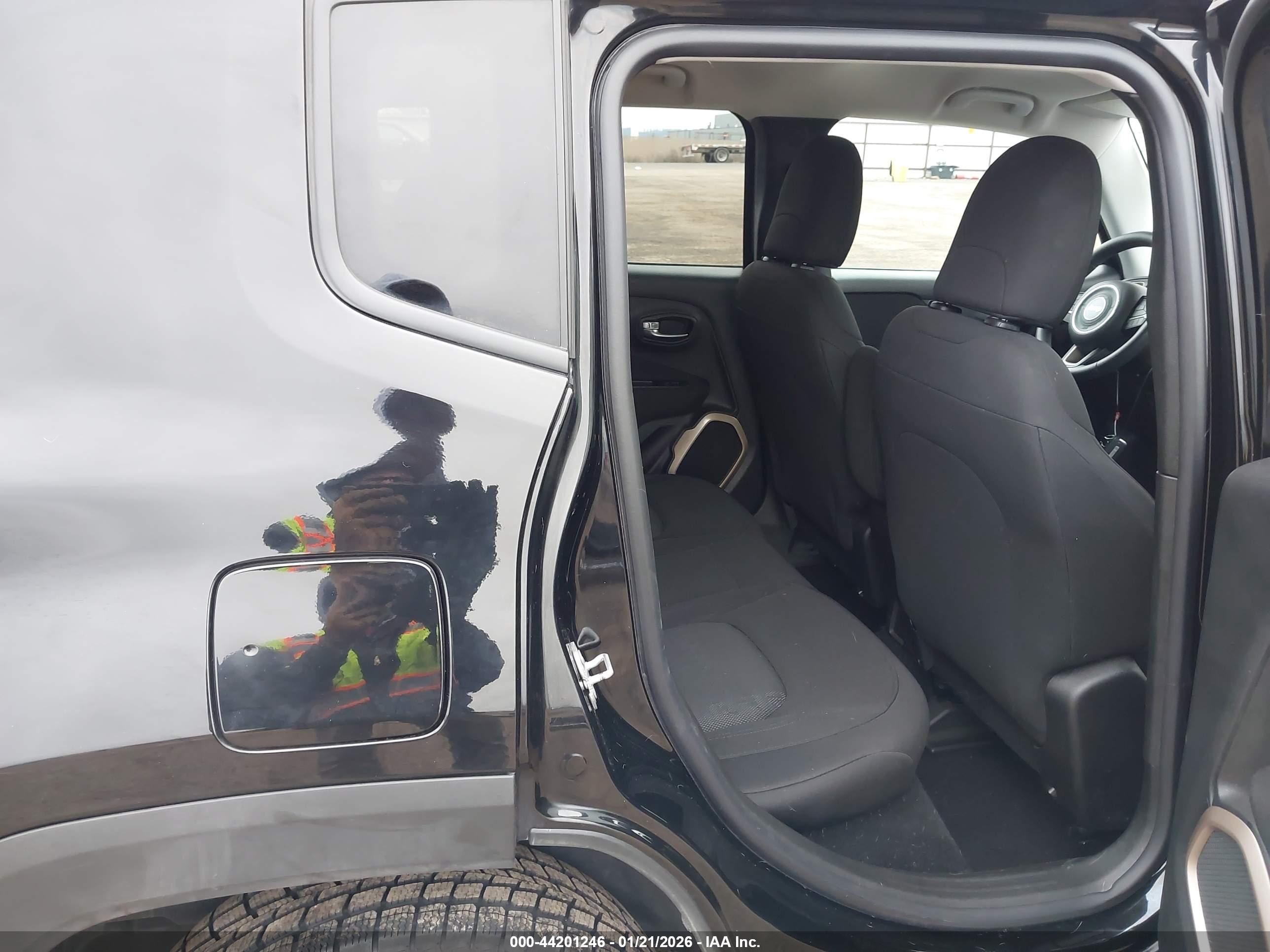 JEEP RENEGADE image 8
