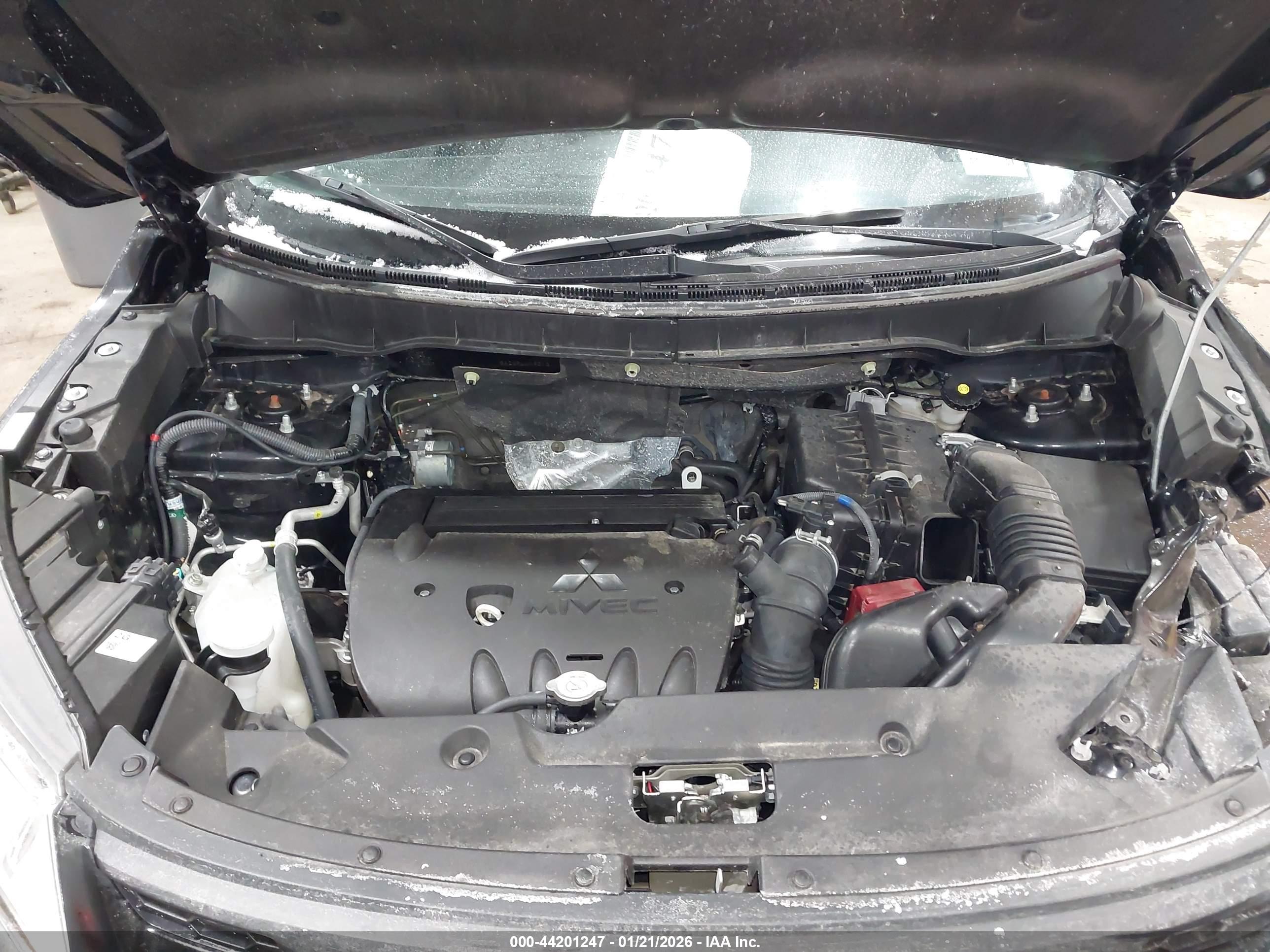MITSUBISHI OUTLANDER image 10