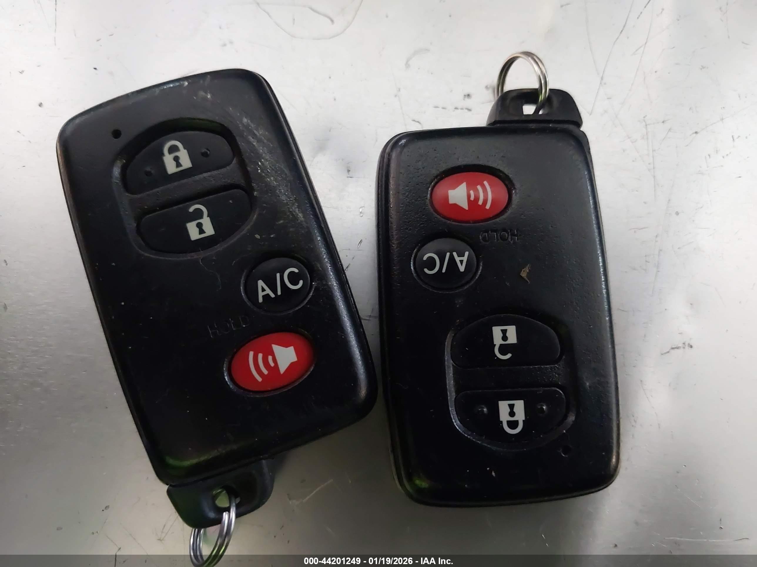 TOYOTA PRIUS image 11