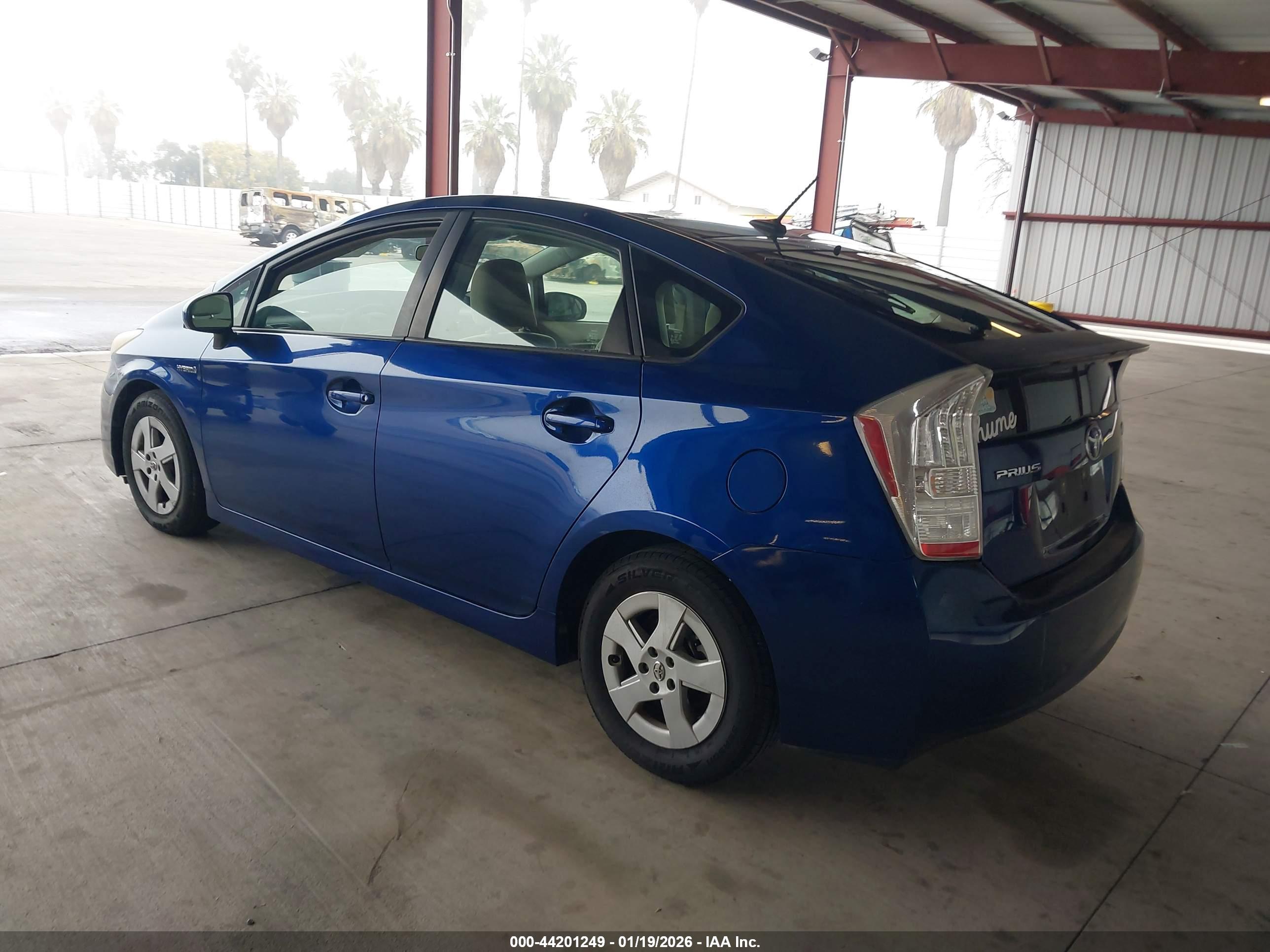 TOYOTA PRIUS image 3
