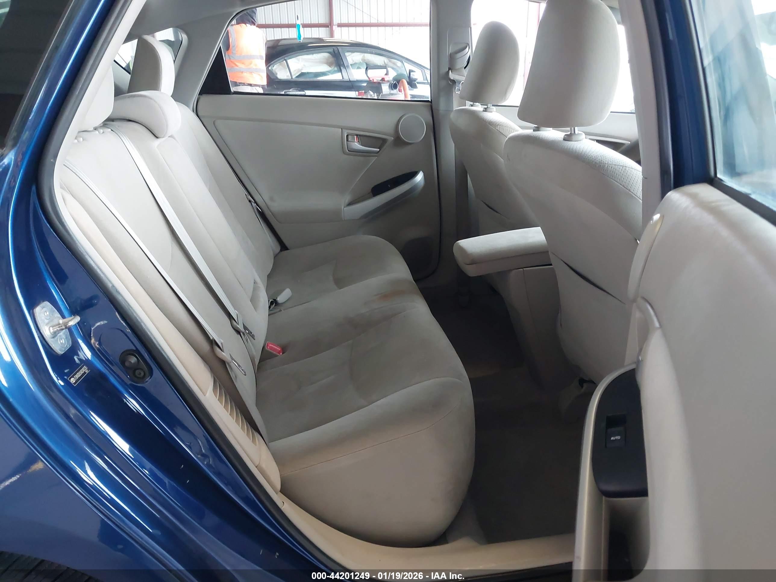TOYOTA PRIUS image 8