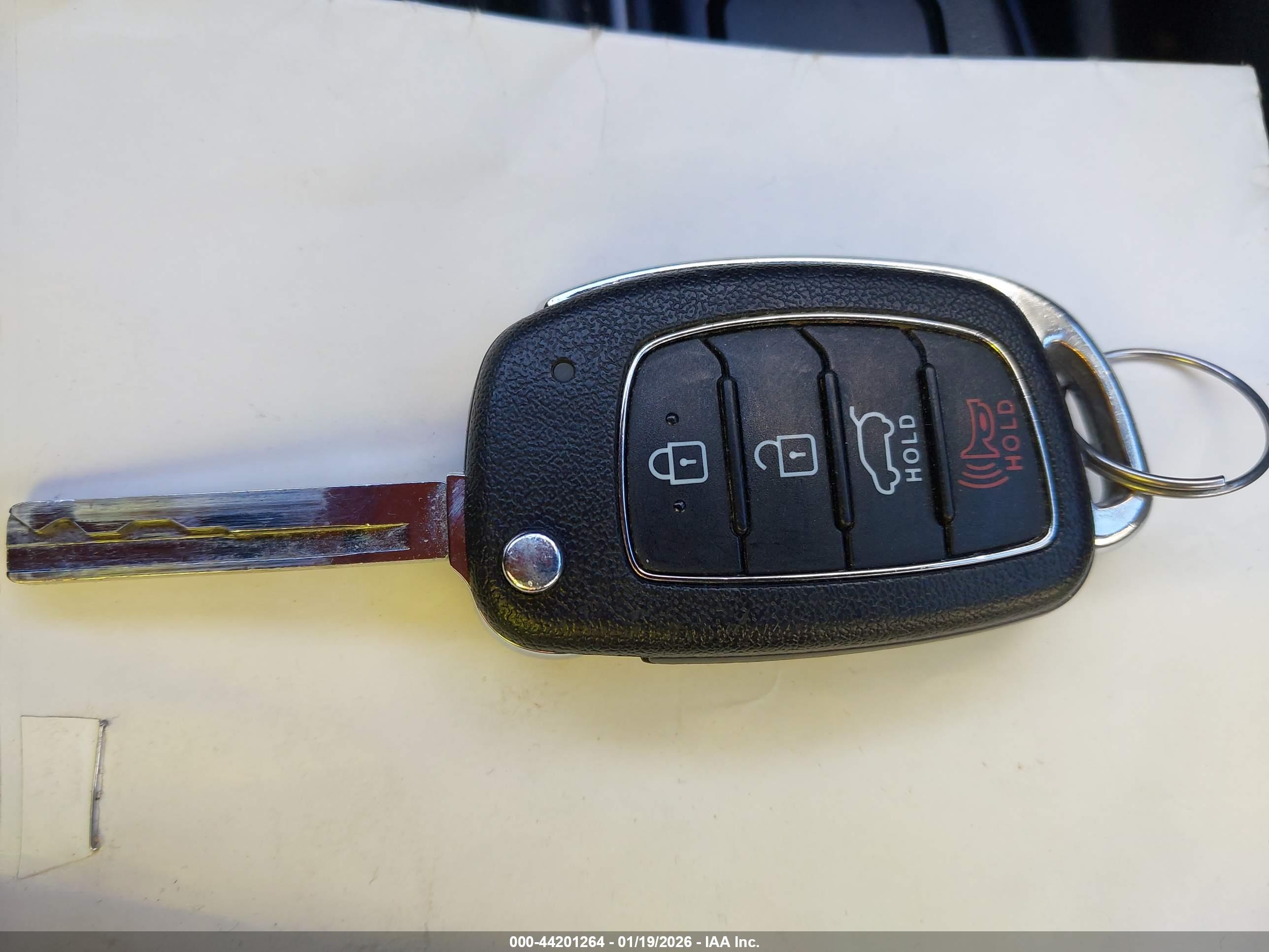 HYUNDAI SANTA image 11