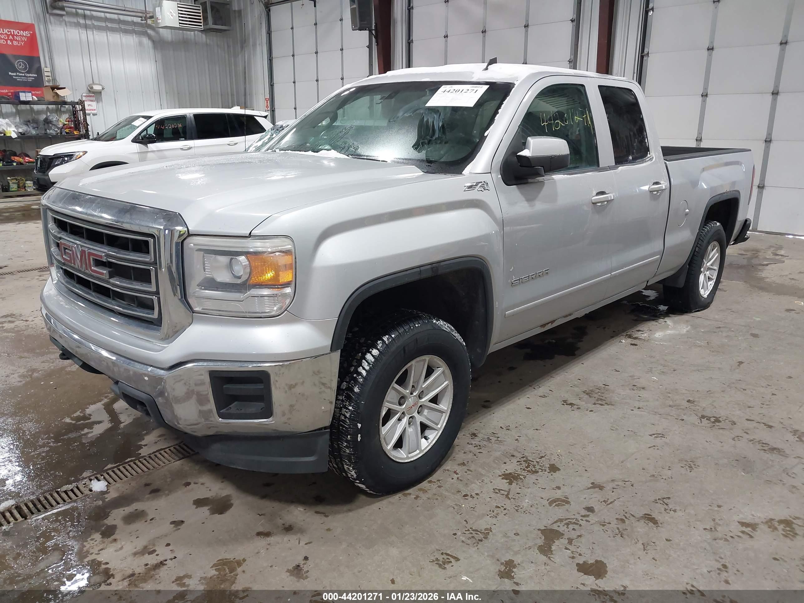 GMC SIERRA image 2