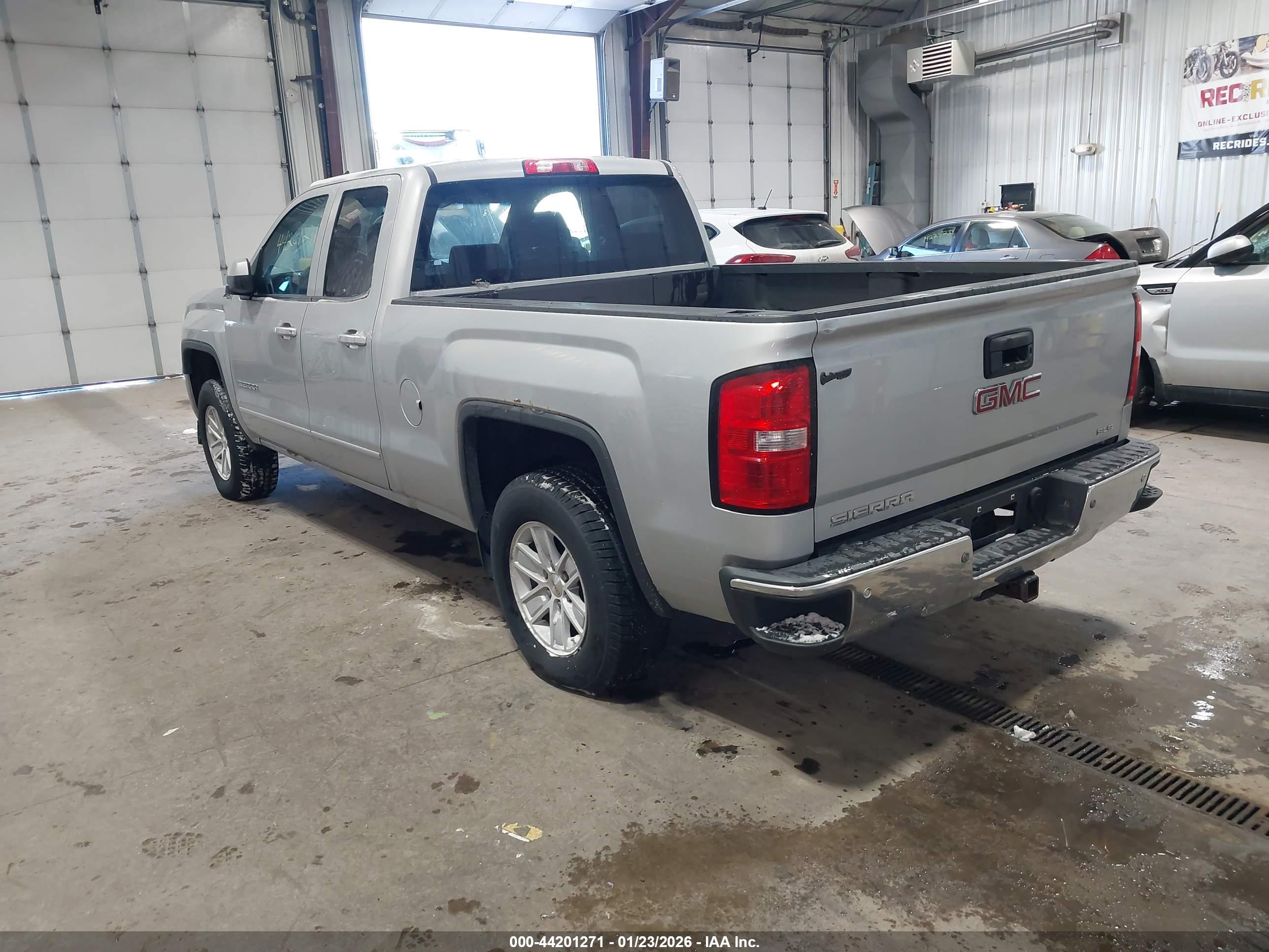 GMC SIERRA image 3