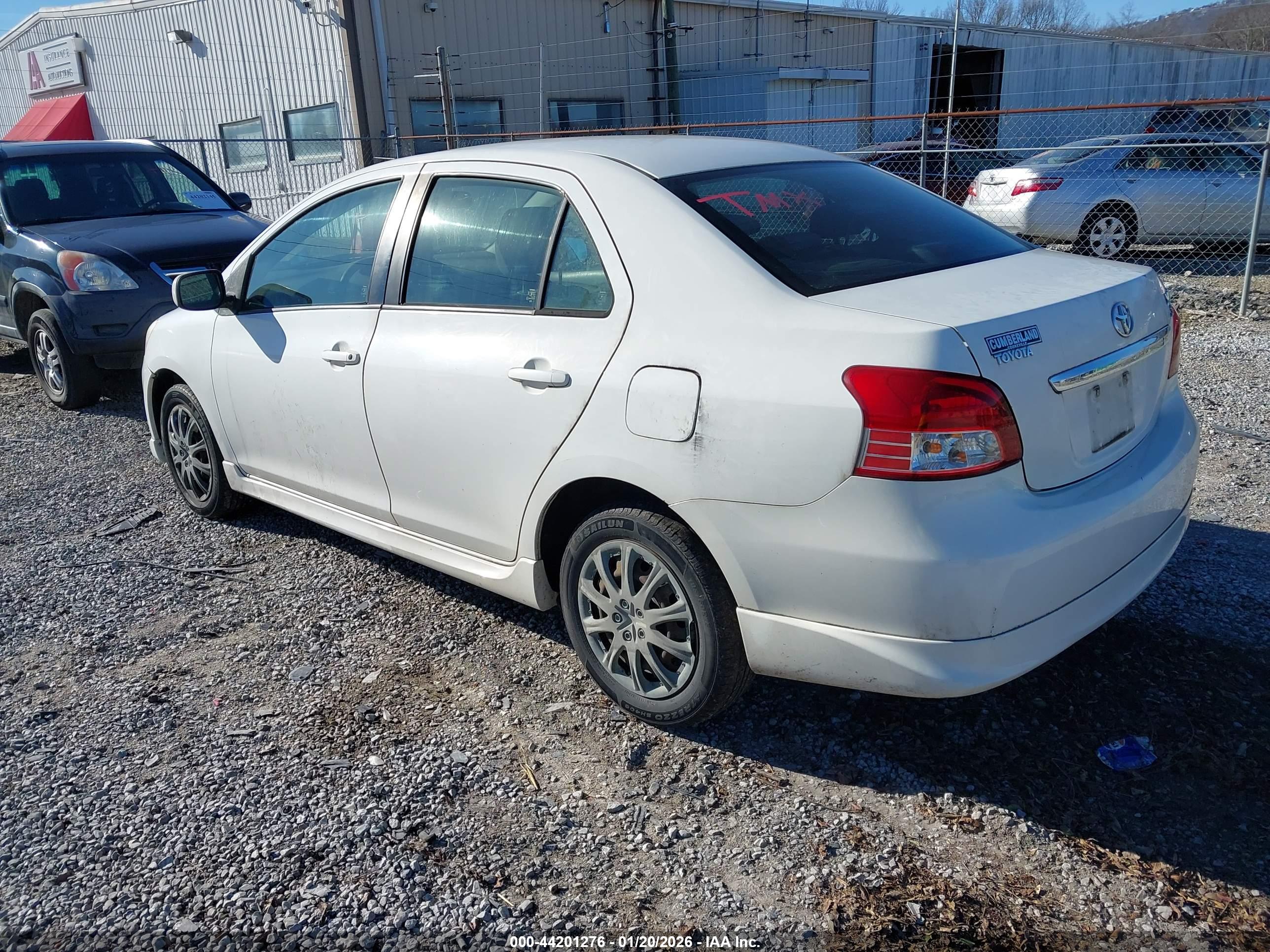 TOYOTA YARIS image 3