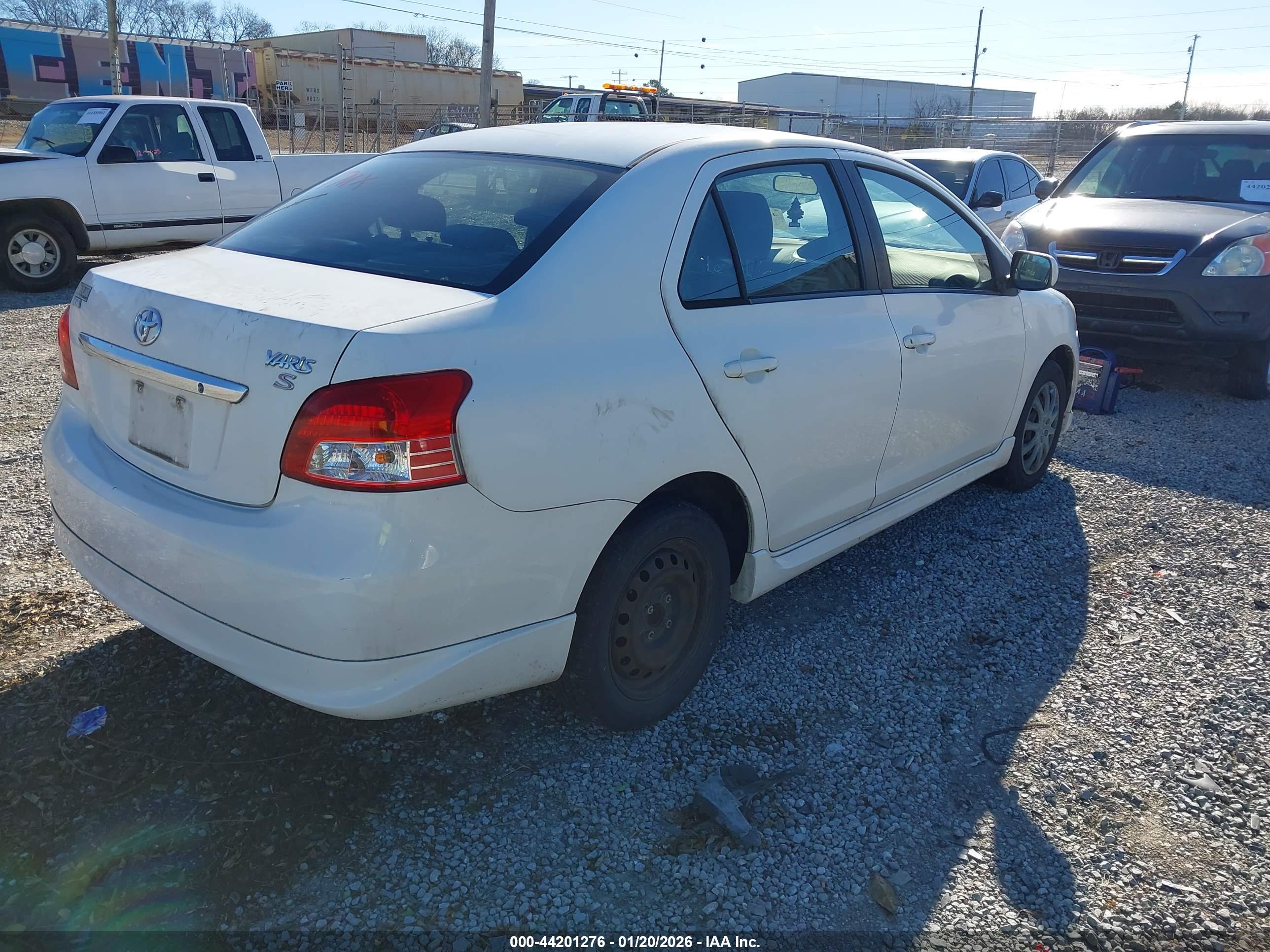 TOYOTA YARIS image 4