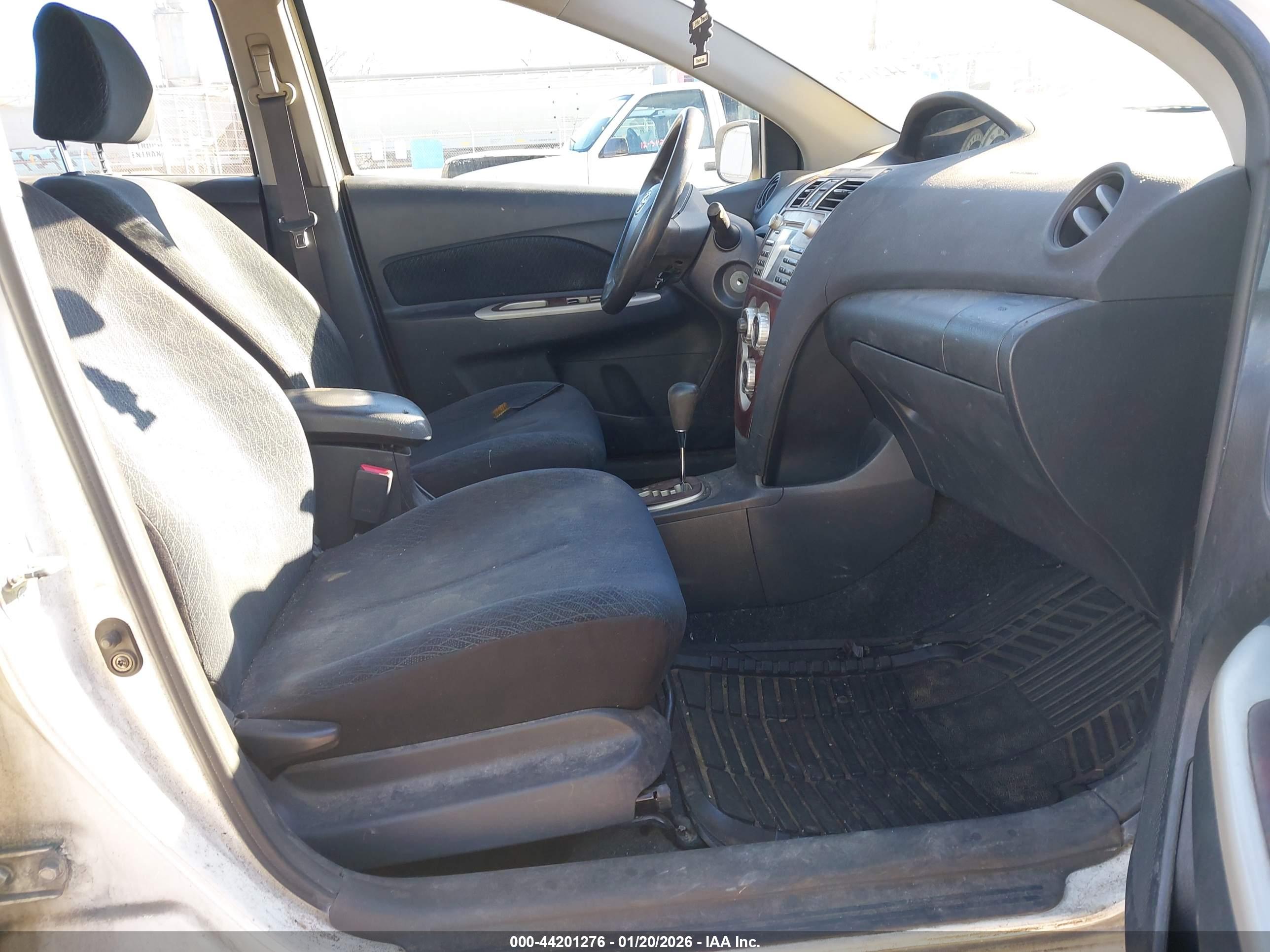 TOYOTA YARIS image 5