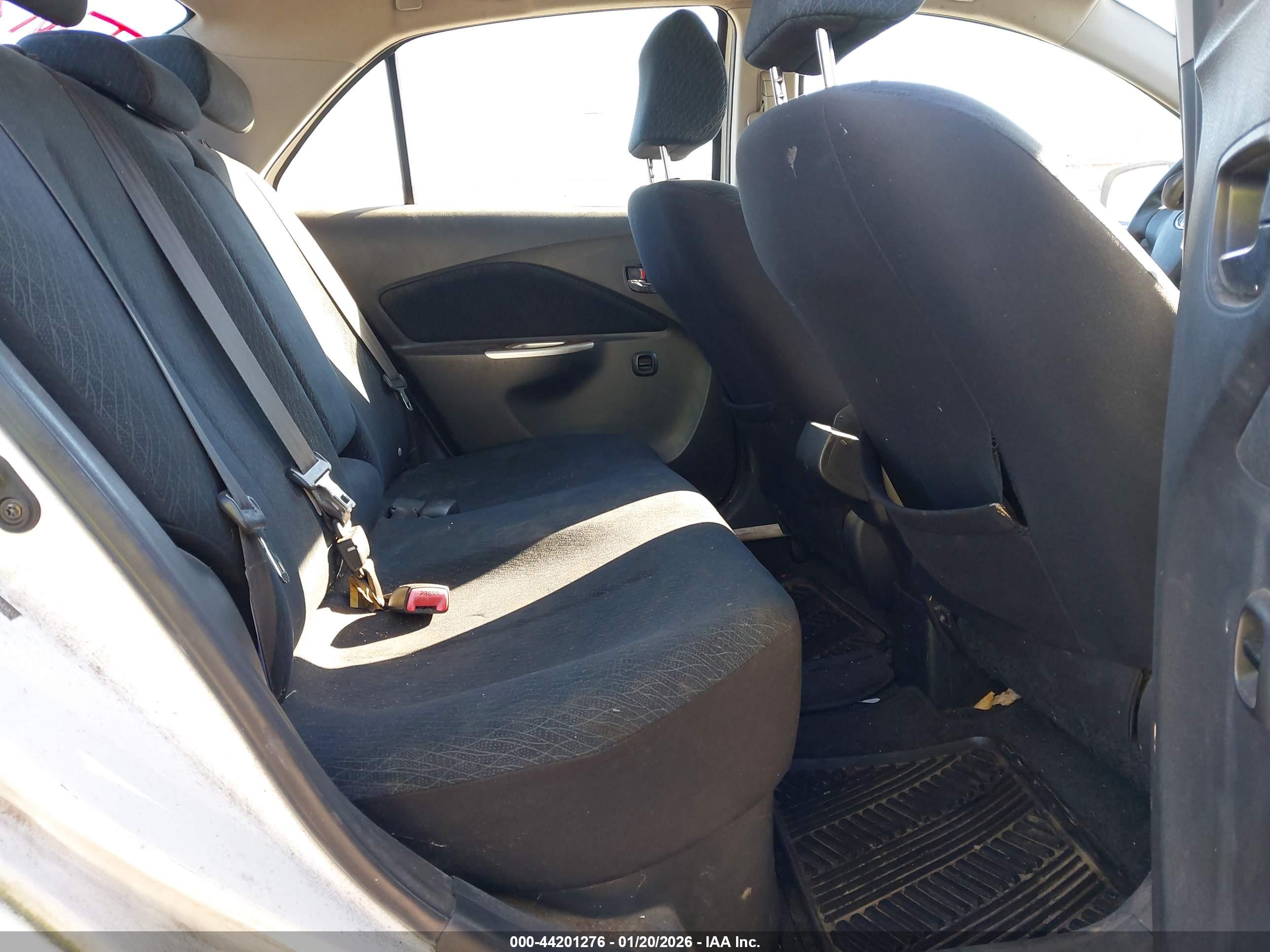 TOYOTA YARIS image 8
