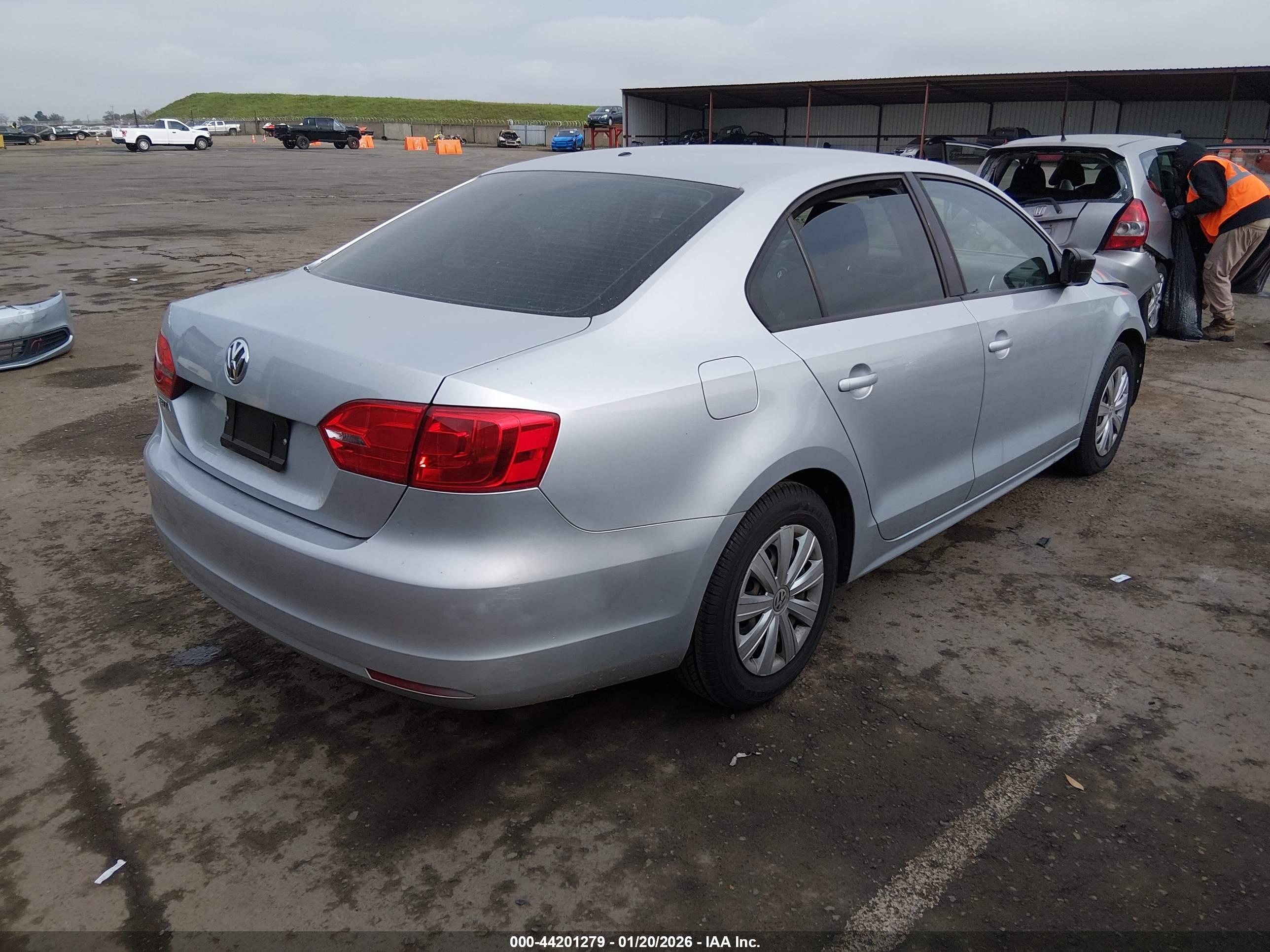 VOLKSWAGEN JETTA image 4
