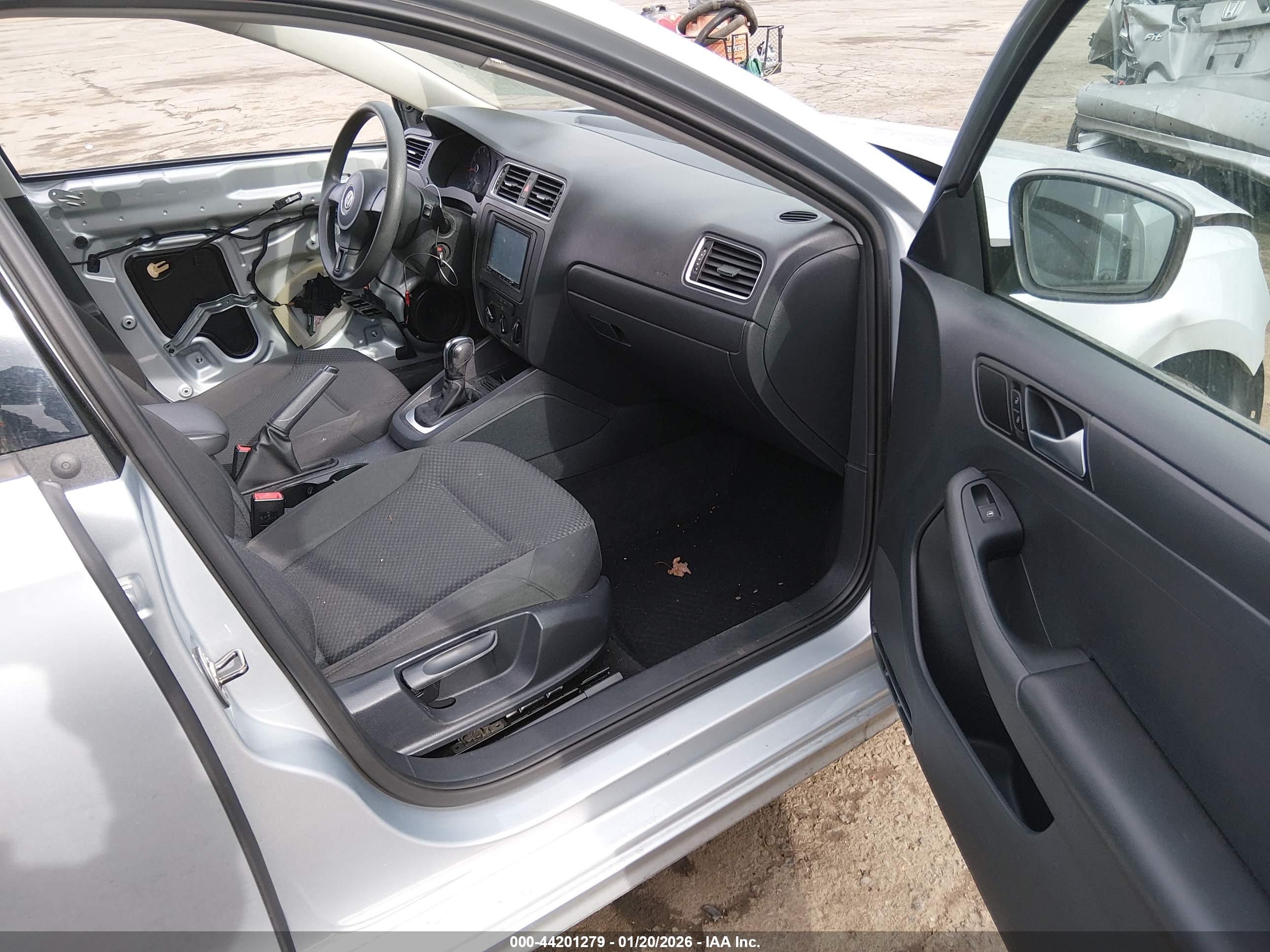 VOLKSWAGEN JETTA image 5