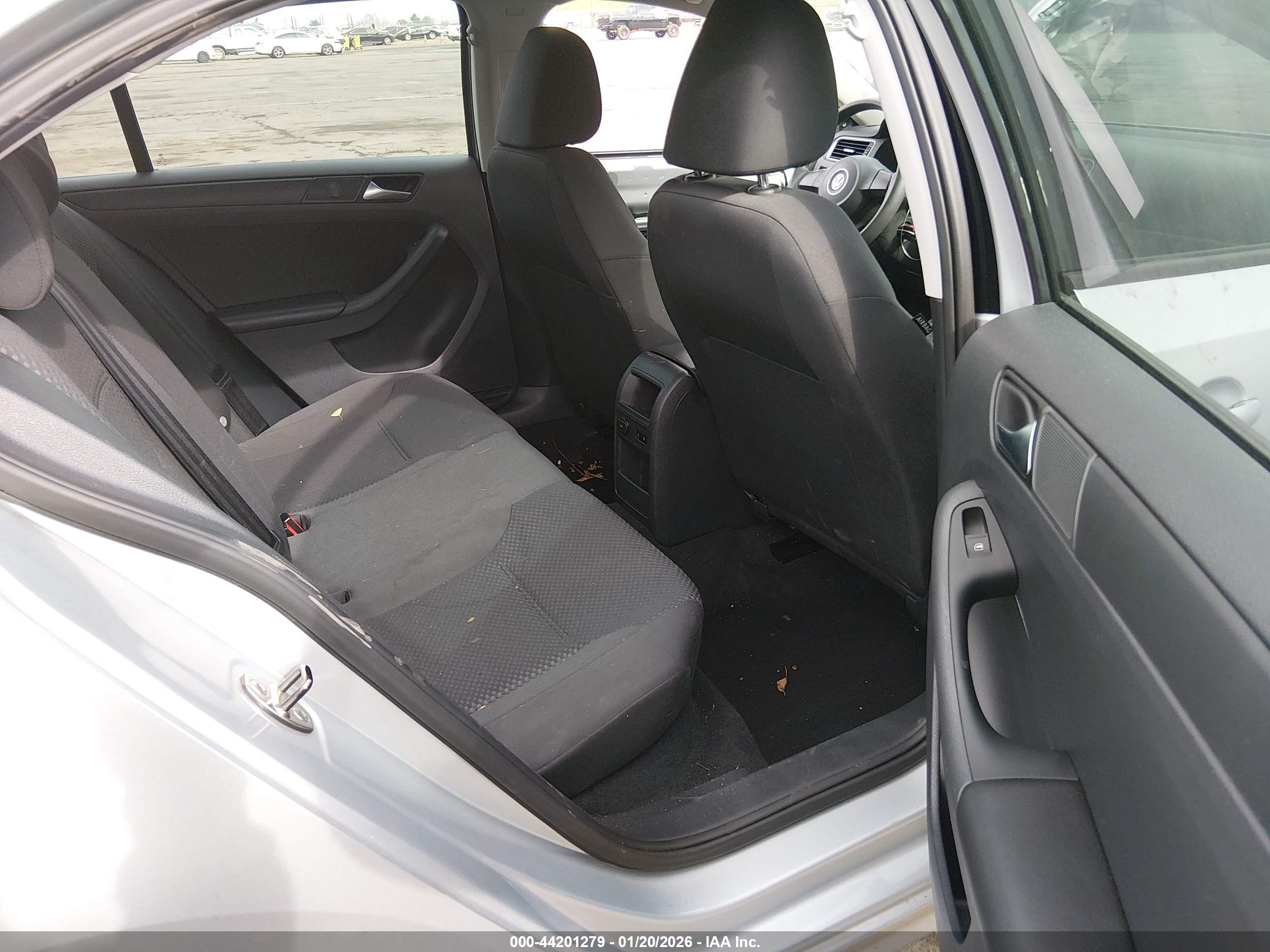 VOLKSWAGEN JETTA image 8