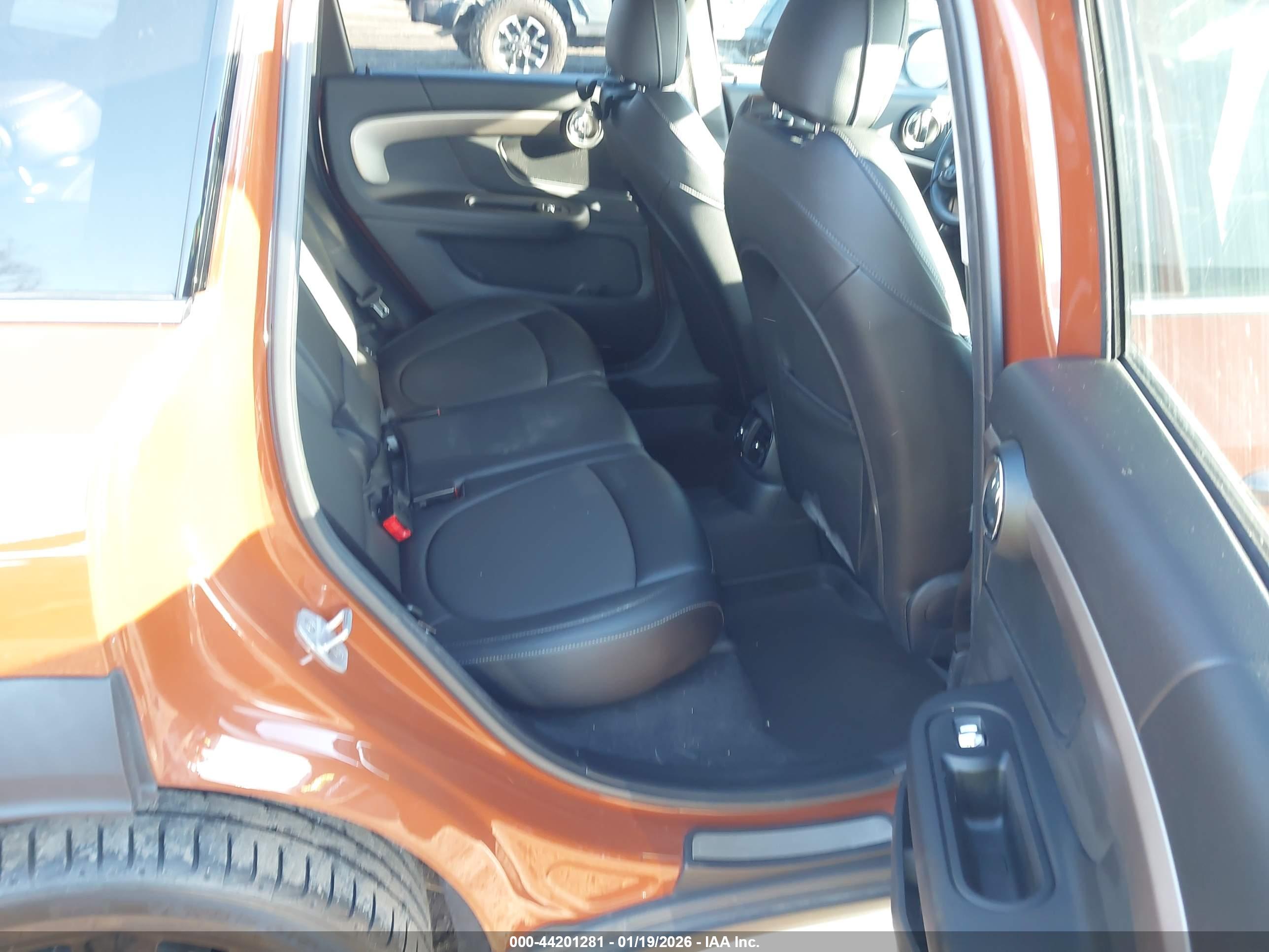MINI COUNTRYMAN image 8
