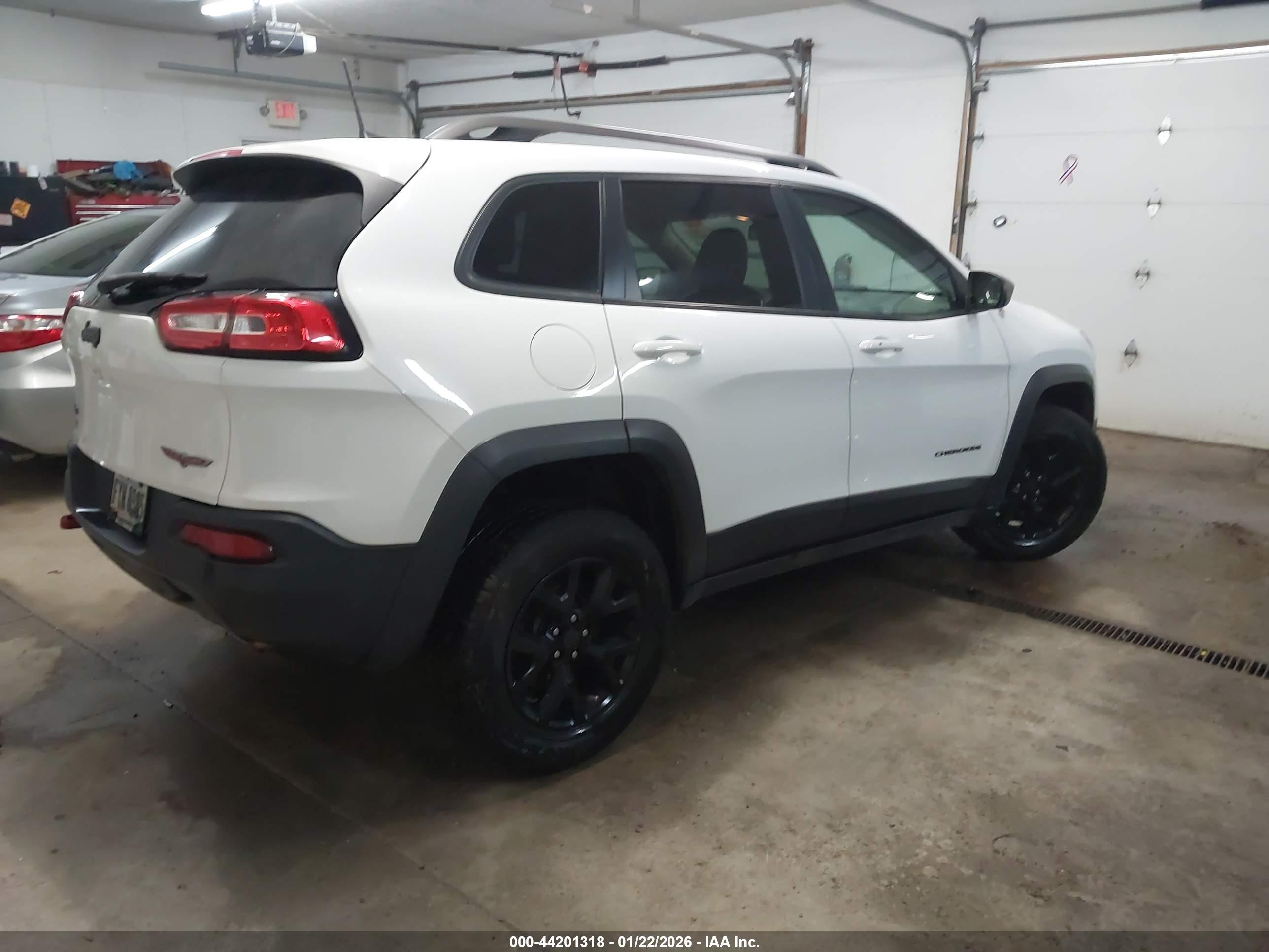 JEEP CHEROKEE image 4