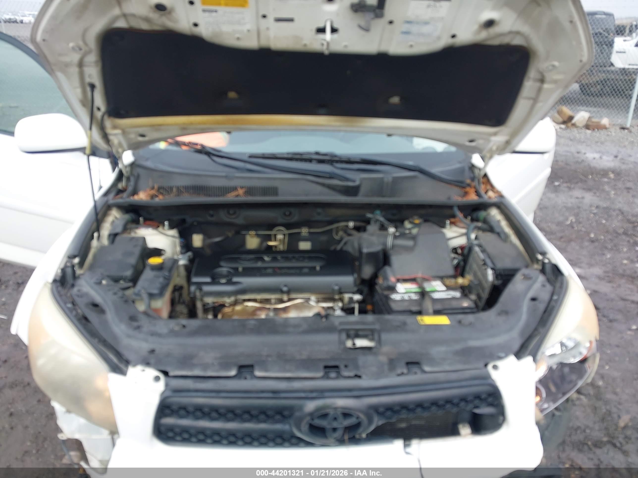 TOYOTA RAV4 image 10
