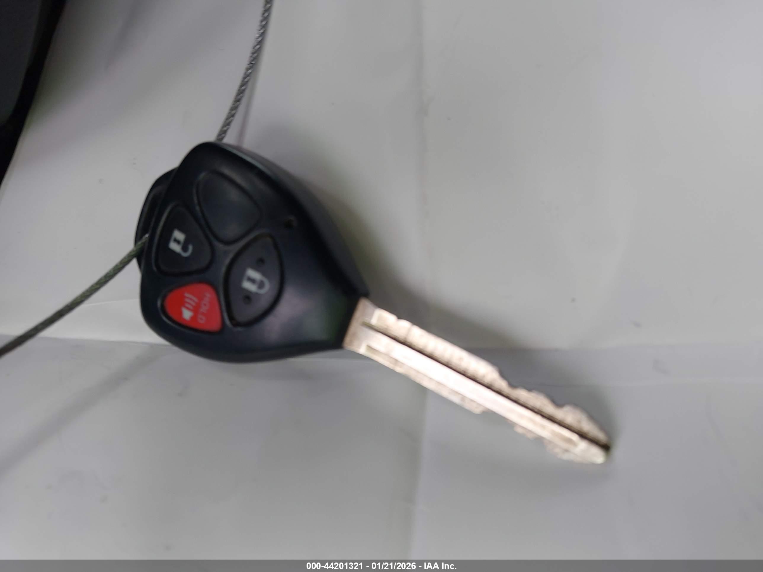 TOYOTA RAV4 image 11