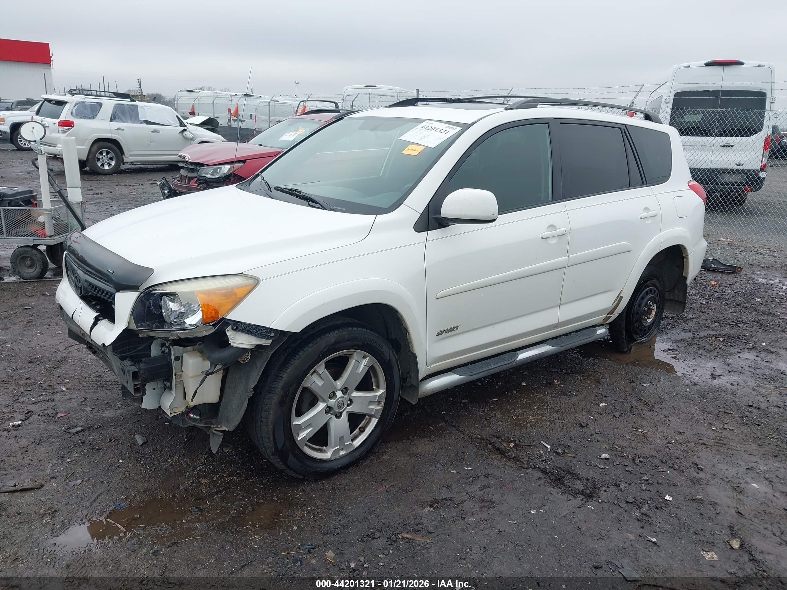 TOYOTA RAV4 image 2
