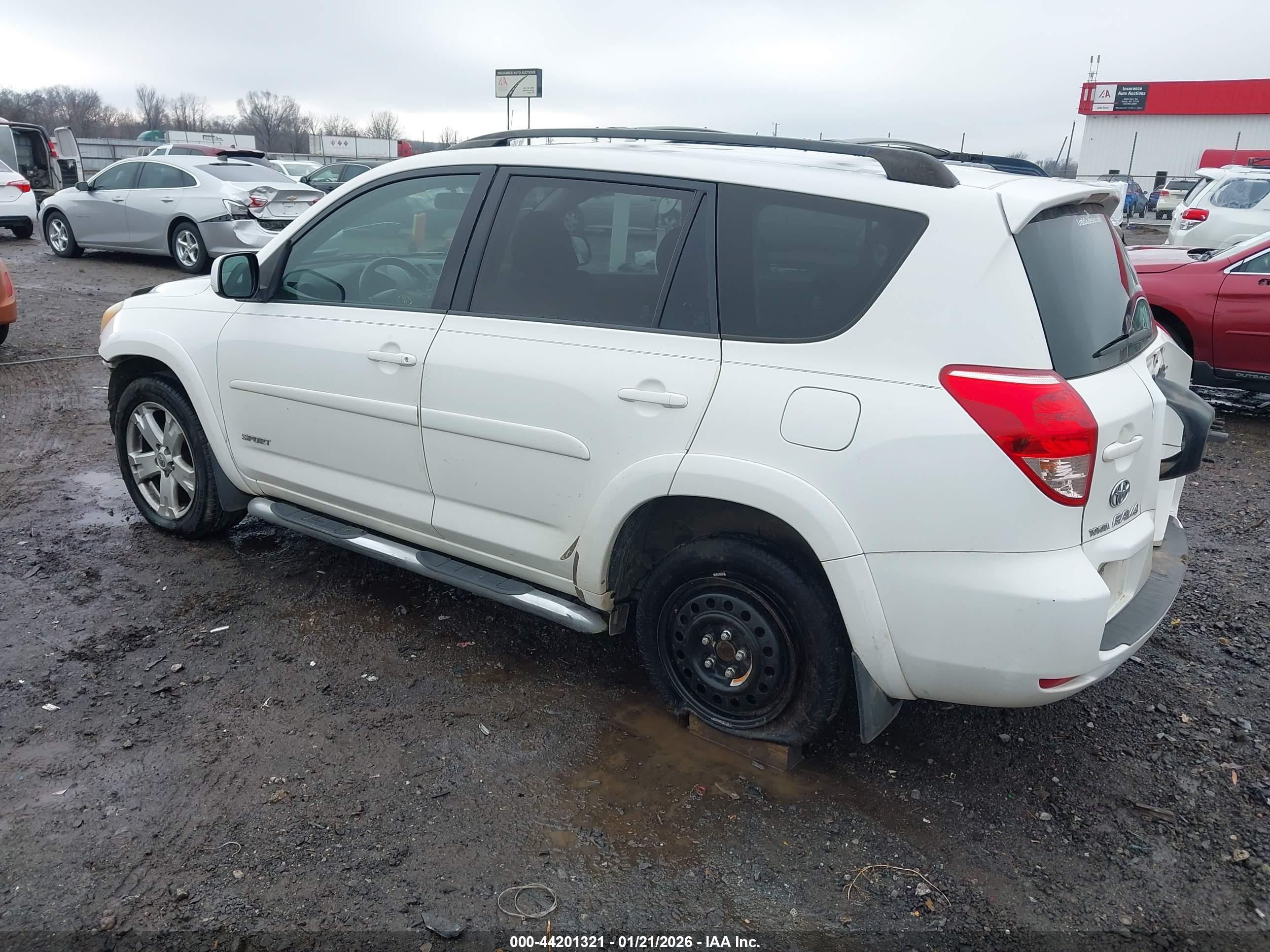 TOYOTA RAV4 image 3