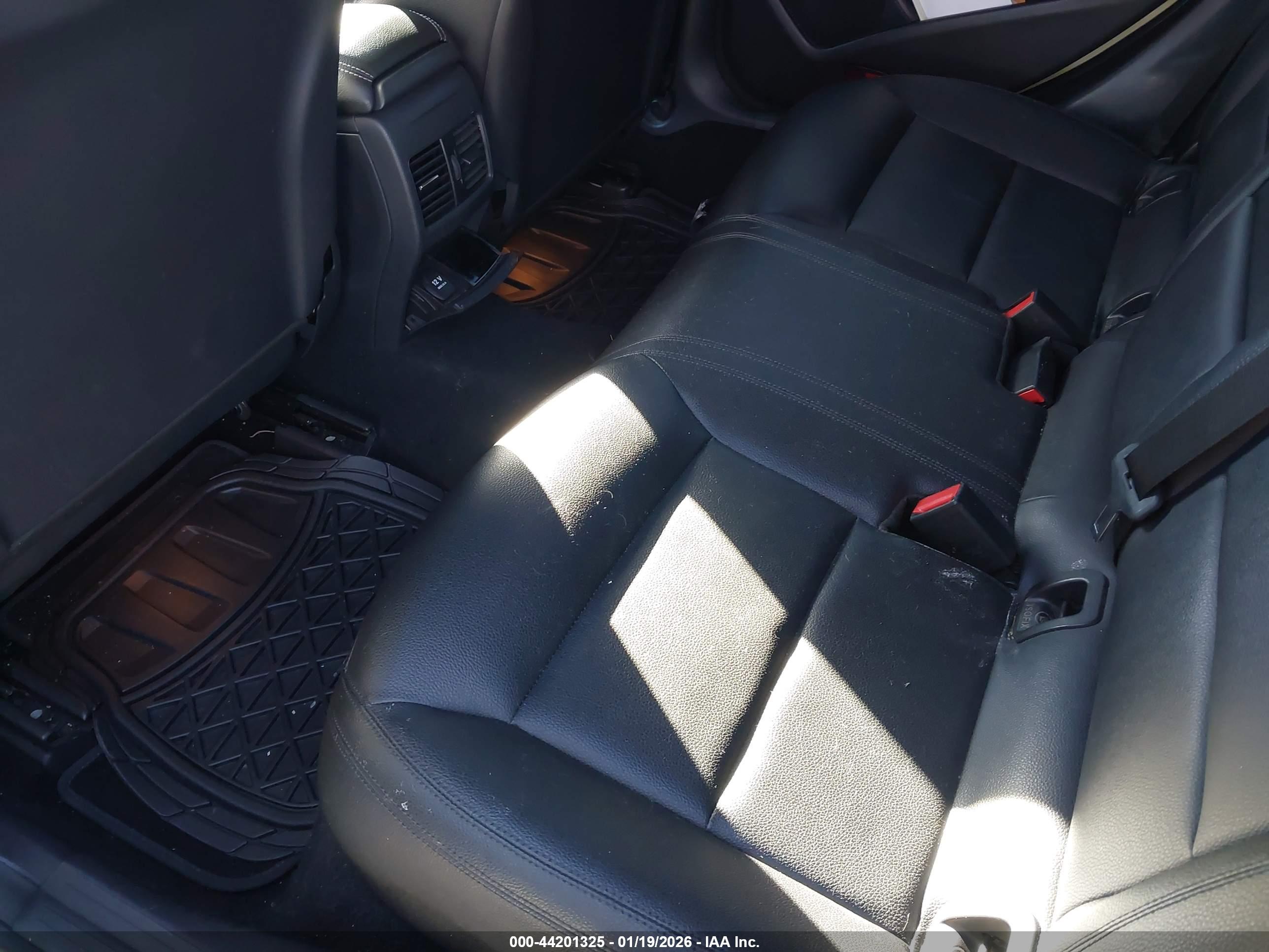 MERCEDES-BENZ CLA image 8