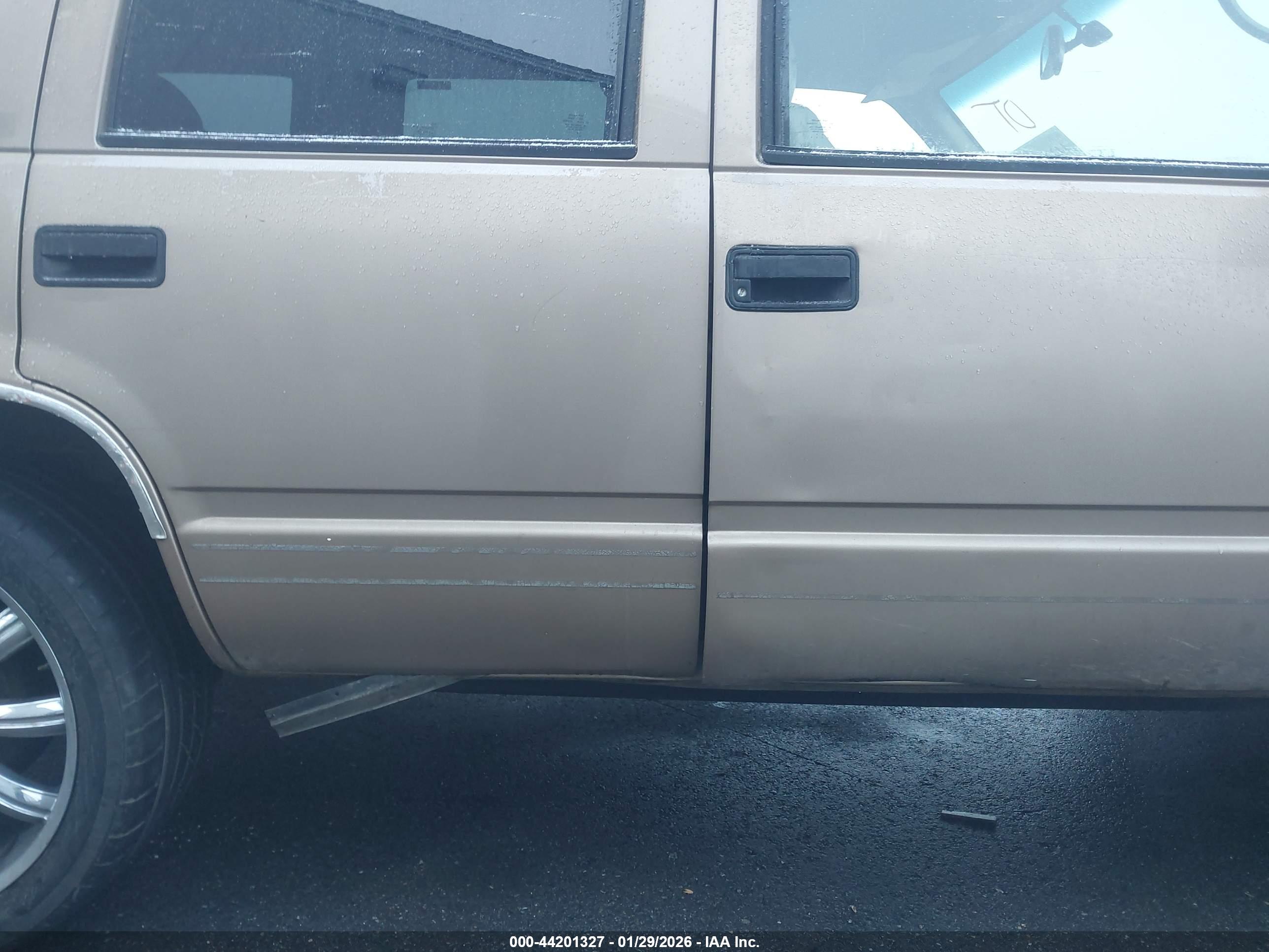 GMC YUKON image 6