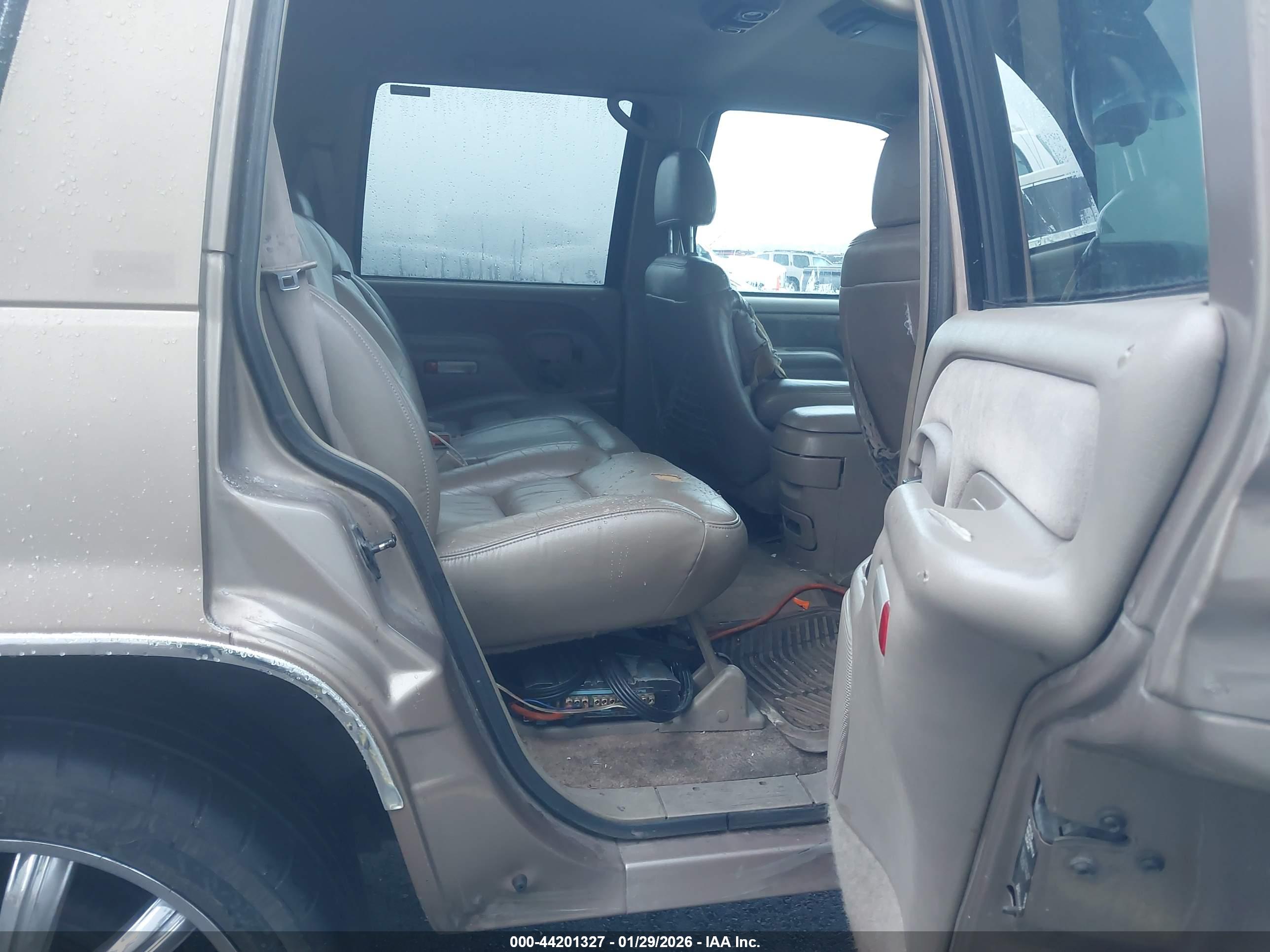 GMC YUKON image 8
